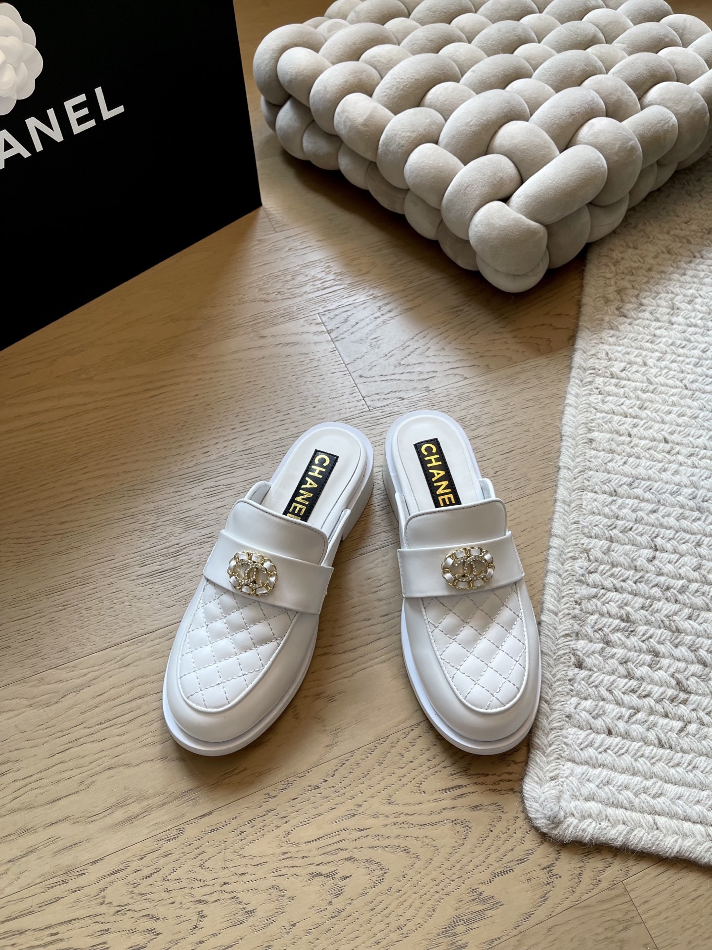 NO:592827,Chanel 25P new loafer series!  Top version!  Early sale, cow leather upper, sheepskin lining, Italian genuine leather outsole, size 34-41 '34 40 41 customized, non-refundable and non-exchangeable', loafers and half-slippers, chanel, loafers, cowhide, sheepskin, Leather soles19860909Chanel 25P新款乐福鞋系列！ 顶级版本！抢先发售 鞋面牛皮 内里羊皮 意大利真皮大底 码数34-41 「34 40 41定制不退不换」,乐福鞋半拖,chanel,loafers,cowhide,sheepskin,Leather soles,Women's Shoes