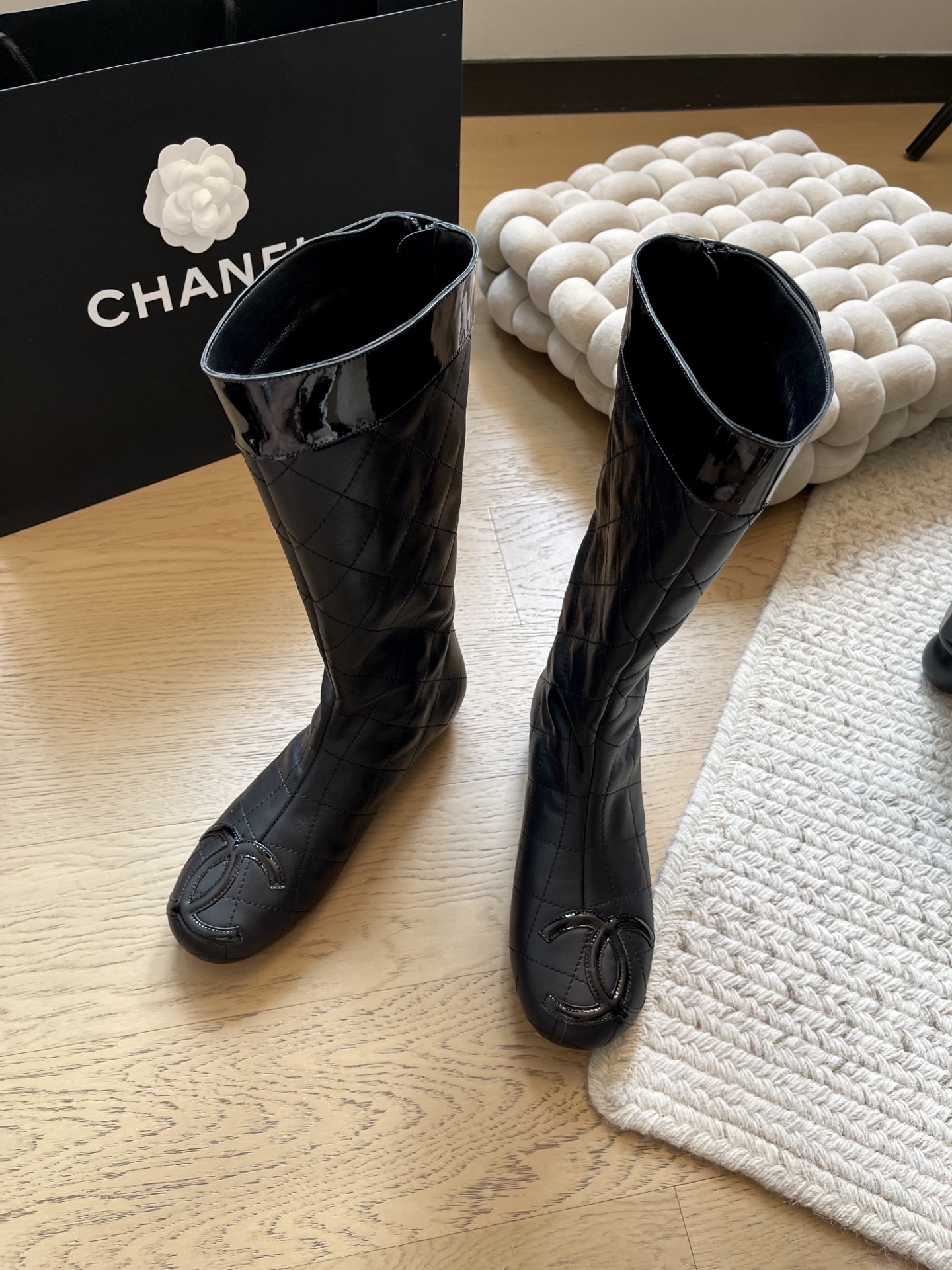 NO:592825,Chanel Vintage middle-aged Kangpeng short boots!  Top version!  Early sale, cowhide upper, sheepskin lining, original outsole. Size 34-41 '34 40 41 customized, non-returnable, non-exchangeable', boots, chanel, boots, cowhide, sheepskin19860909Chanel Vintage中古康鹏短靴！ 顶级版本！抢先发售 鞋面牛皮 内里垫脚羊皮 原版大底. 码数34-41 「34 40 41定制不退不换」,靴子,chanel,boots,cowhide,sheepskin,Women's Shoes