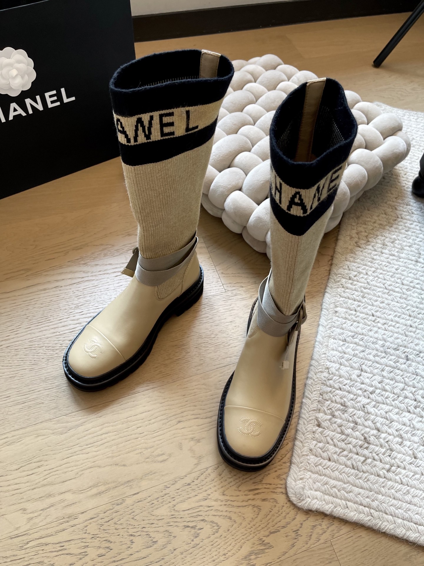 NO:592821,Chanel 25K new elastic thick-soled boots!  Top version!  Early release. Upper fly-knit fabric. Original non-slip outsole. Size 35-40. '40 customized. Non-refundable.' Boots, chanel, boots19860909Chanel 25K新款弹力厚底靴！ 顶级版本！抢先发售 鞋面飞织面料 原版防滑大底 码数35-40 「40 定制不退不换」,靴子,chanel,boots,Women's Shoes