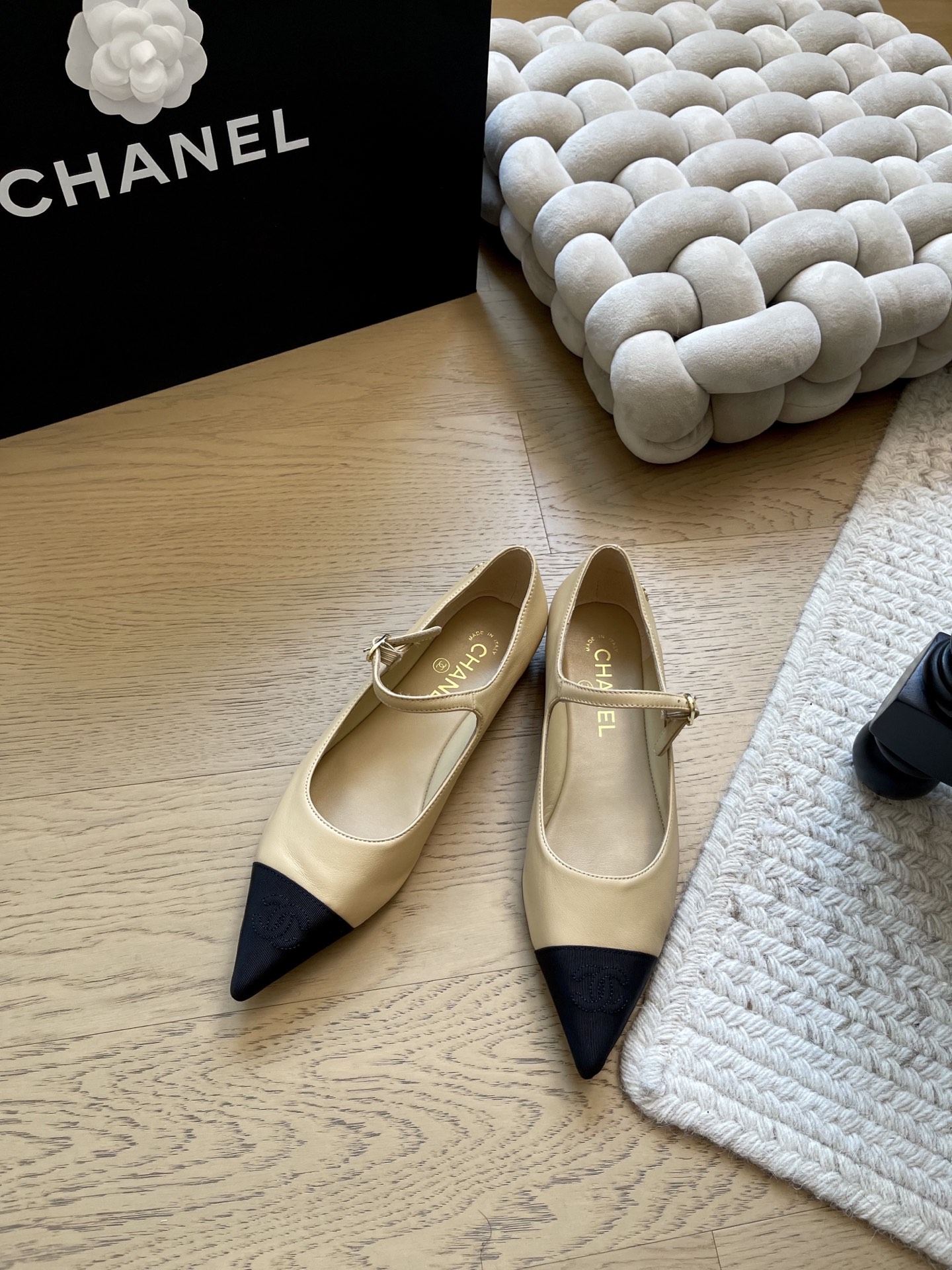 NO:592811,Chanel 25A new Mary Jane flat series top version!  Early release, sheepskin upper, leather outsole, sheepskin lining, size 35-40, '40 non-returnable, no exchange', single shoes, chanel, mary jane, sheepskin, Leather soles19860909Chanel 25A新款玛丽珍平底系列 顶级版本！抢先发售 鞋面羊皮 真皮大底 内里羊皮 码数35-40 「40不退不换」,单鞋,chanel,mary jane,sheepskin,Leather soles,Women's Shoes