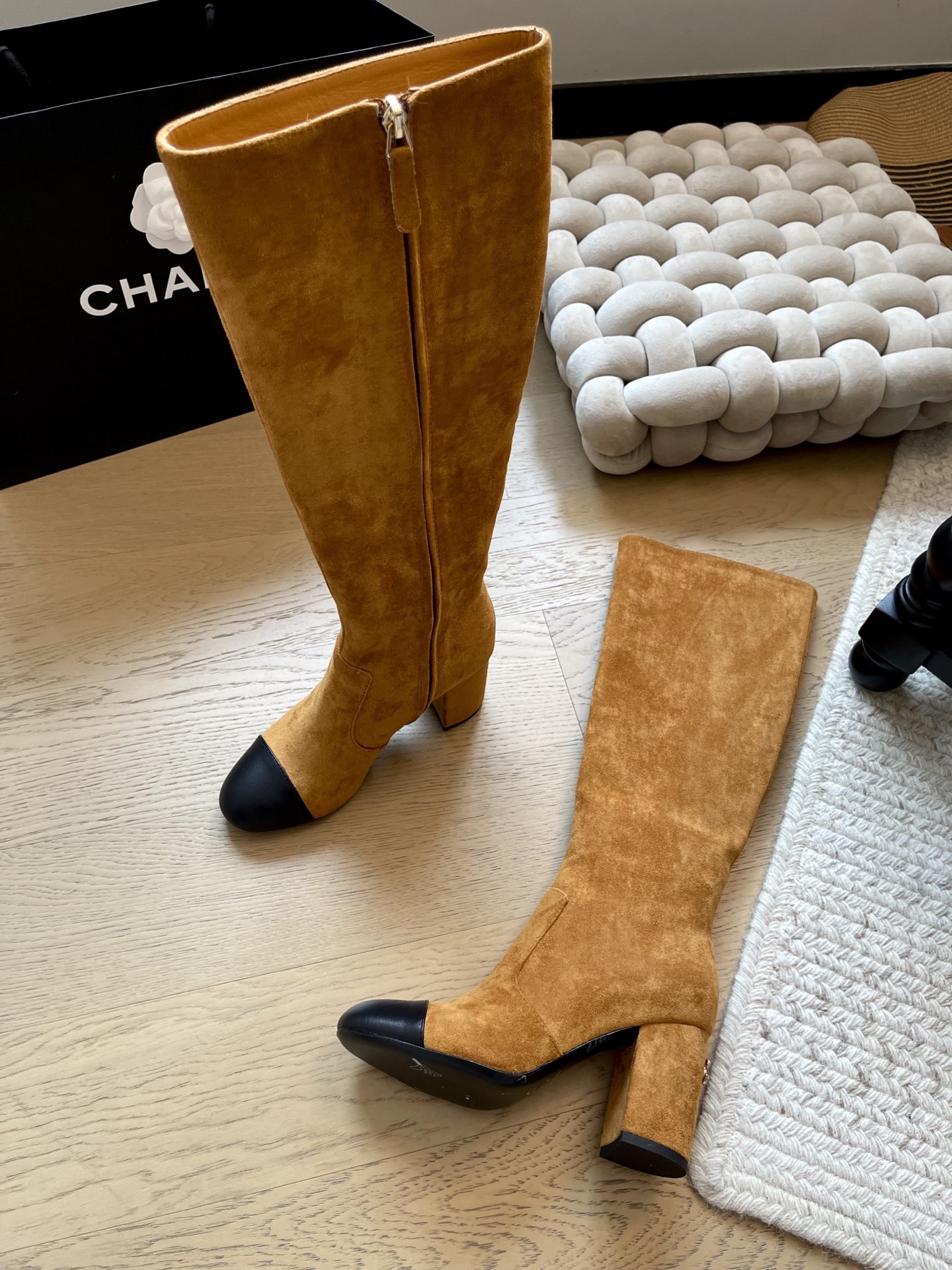NO:592809,Chanel 25A new thick heel long boots!  Top version!  Early version, suede upper/cowhide leather outsole, sheepskin lining, size 35-40, '40 customization, non-returnable, non-exchangeable', boots, chanel, boots, cowhide, sheepskin, Leather soles19860909Chanel 25A新款粗跟长短靴！ 顶级版本！抢先版本 鞋面绒面/牛皮真皮大底 内里羊皮 码数35-40 「40定制不退不换」,靴子,chanel,boots,cowhide,sheepskin,Leather soles,Women's Shoes