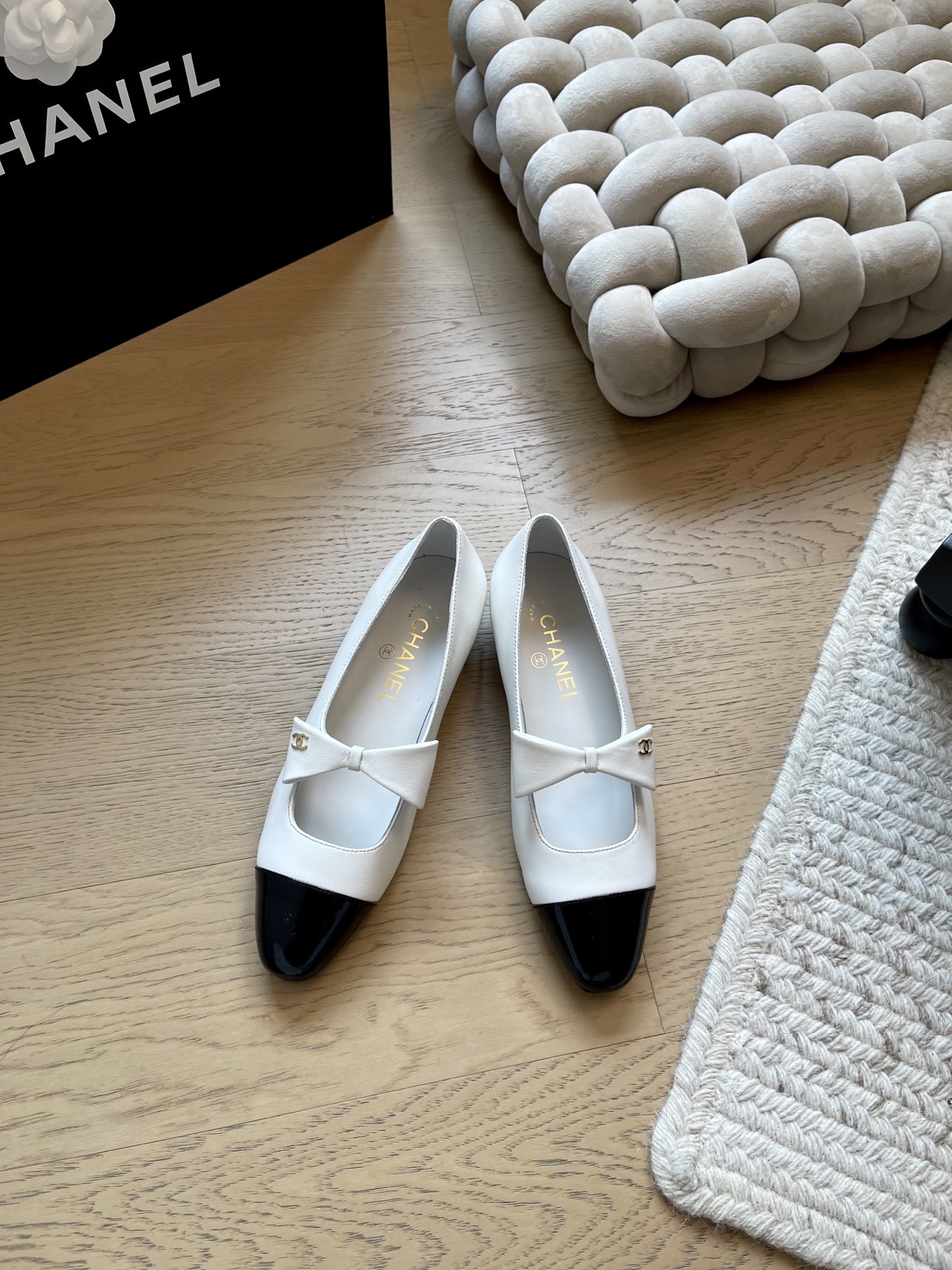 NO:592808,Chanel 25K new bow shoe series!  Top version!  Early version, sheepskin upper, genuine leather outsole, sheepskin lining, size 35-40, '40 customization, non-returnable, non-exchangeable', single shoes, chanel, sheepskin, Leather soles19860909Chanel 25K新款蝴蝶结单鞋系列！ 顶级版本！抢先版本 鞋面羊皮 真皮大底 内里羊皮 码数35-40 「40定制不退不换」,单鞋,chanel,sheepskin,Leather soles,Women's Shoes