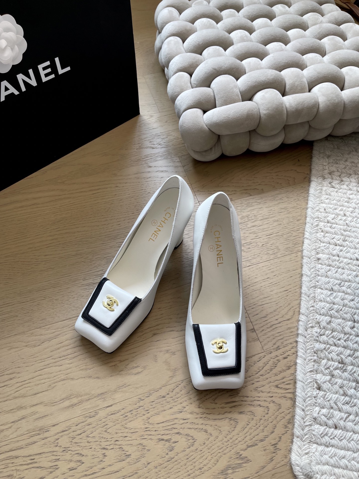 NO:592799,Chanel 25K schoolbag buckle block heel Mary Jane top version!  Early sale. Classic school bag buckle design~ Sheepskin upper, sheepskin lining, genuine leather outsole, 8cm height increase, size 35-40, '40 customization, non-returnable, non-exchangeable', high heels, chanel, mary jane, high heels, sheepskin, Leather soles19860909Chanel 25K书包扣粗跟玛丽珍 顶级版本！抢先发售 经典的书包扣设计经典～ 鞋面羊皮 内里羊皮 真皮大底 8cm增高 码数35-40 「40定制不退不换」,高跟鞋单鞋,chanel,mary jane,high heels,sheepskin,Leather soles,Women's Shoes