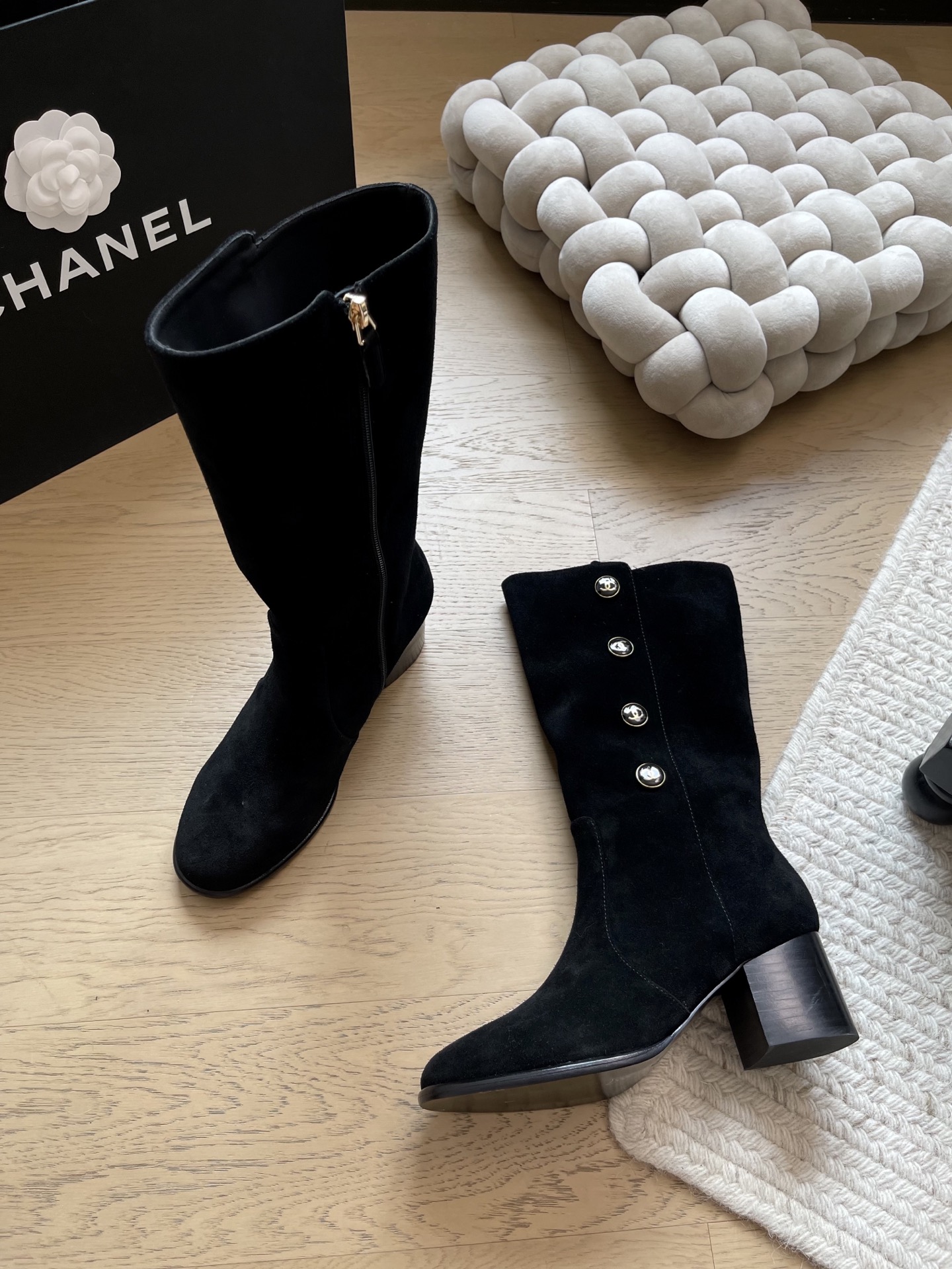NO:592789,Chanel 25A new thick heel boots!  The new top version is on sale first!  Private model hardware, genuine leather outsole, upper cowhide, inner sheepskin, code number 35-40 '40 customization, non-returnable, non-exchangeable', boots, chanel, boots, cowhide, sheepskin, Leather soles19860909Chanel 25A新款粗跟长靴！ 新款抢先发售顶级版本！ 私模五金 真皮大底 鞋面牛皮 内里羊皮 码数35-40「40定制不退不换」,靴子,chanel,boots,cowhide,sheepskin,Leather soles,Women's Shoes