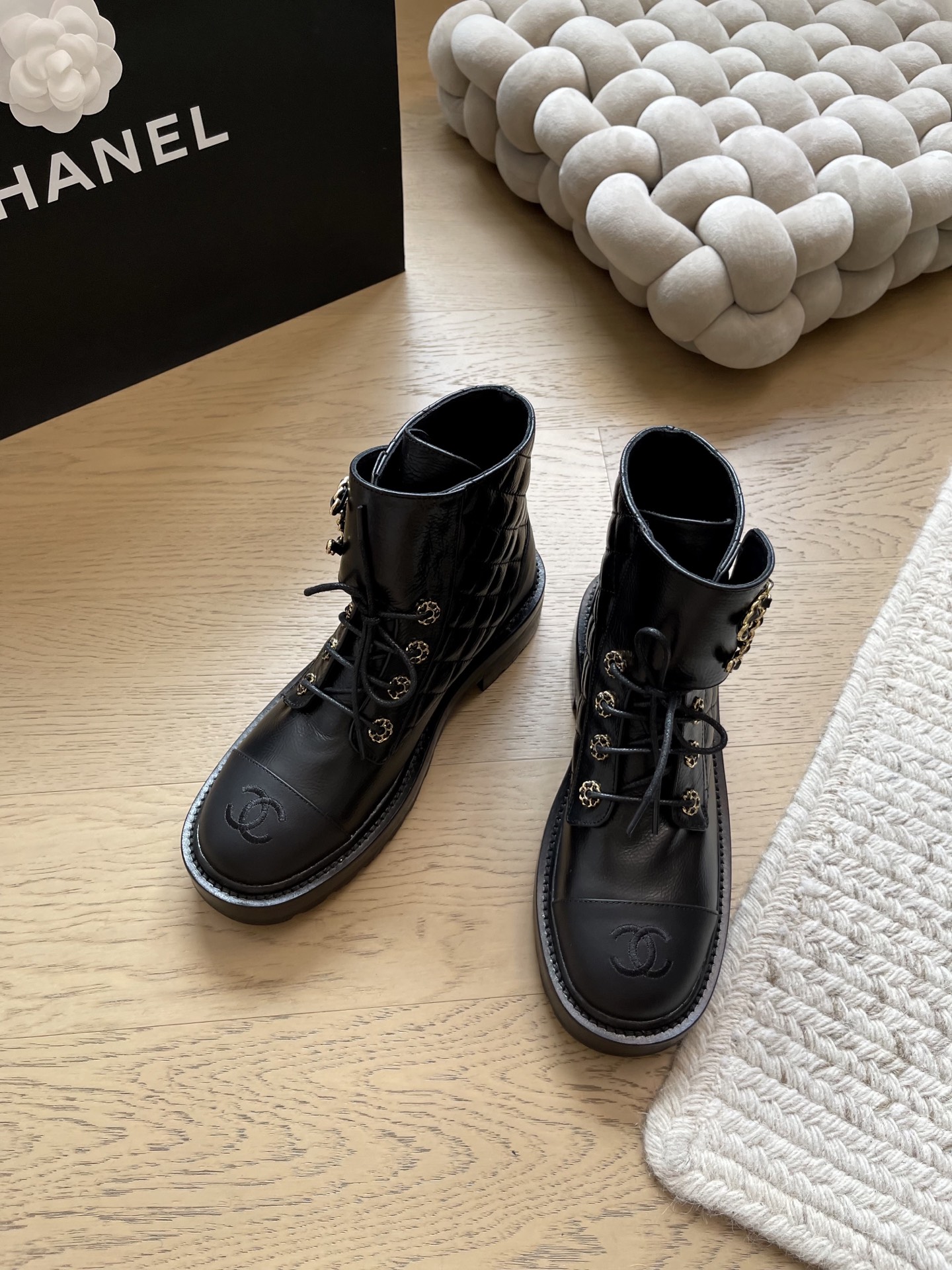 NO:592798,Chanel 25k new thick-soled short boots!  Top version!  Early sale, sheepskin fabric, sheepskin lining, original non-slip outsole, size 35-40, '40 customized, non-returnable, non-exchangeable', boots, chanel, boots, sheepskin19860909Chanel 25k新款厚底短靴！ 顶级版本！抢先发售 面料羊皮 内里羊皮 原版防滑大底 码数35-40 「40定制不退不换」,靴子,chanel,boots,sheepskin,Women's Shoes