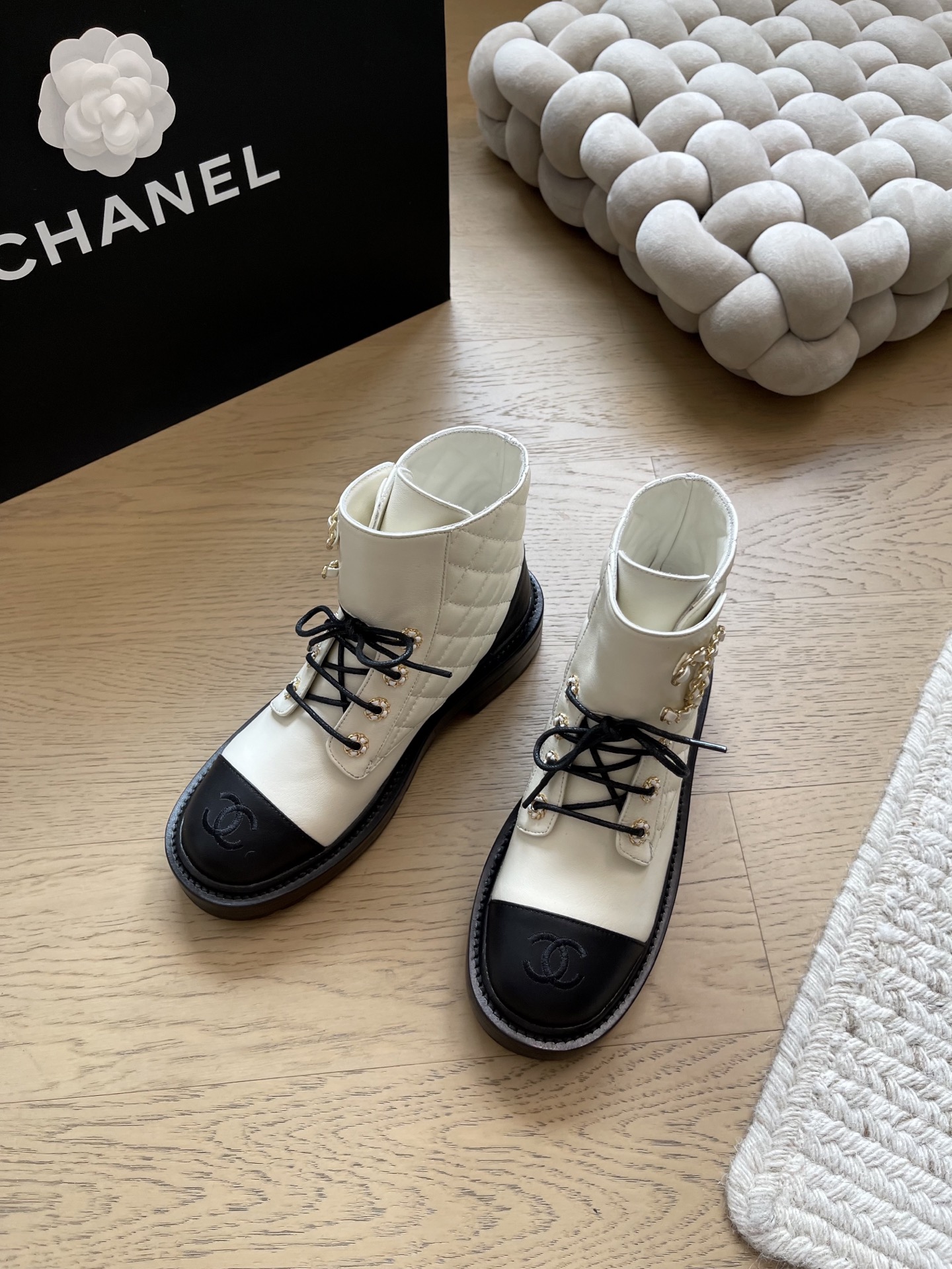 NO:592801,Chanel 25k new thick-soled short boots!  Top version!  Early sale, sheepskin fabric, sheepskin lining, original non-slip outsole, size 35-40 '40 customization, non-returnable, non-exchangeable, boots, chanel, boots, sheepskin19860909Chanel 25k新款厚底短靴！ 顶级版本！抢先发售 面料羊皮 内里羊皮 原版防滑大底 码数35-40 「40定制不退不换,靴子,chanel,boots,sheepskin,Women's Shoes