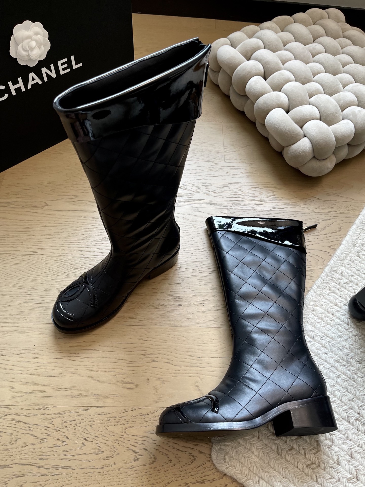 NO:592804,Chanel's new Kangpeng series short boots/boots top version!  Early sale, cowhide upper, sheepskin lining, original outsole. Size 35-40, '40 customized, non-returnable, non-exchangeable', boots, chanel, boots, cowhide, sheepskin19860909Chanel 新款康鹏系列短靴/长靴 顶级版本！抢先发售 鞋面牛皮 内里垫脚羊皮 原版大底. 码数35-40 「40定制不退不换」,靴子,chanel,boots,cowhide,sheepskin,Women's Shoes