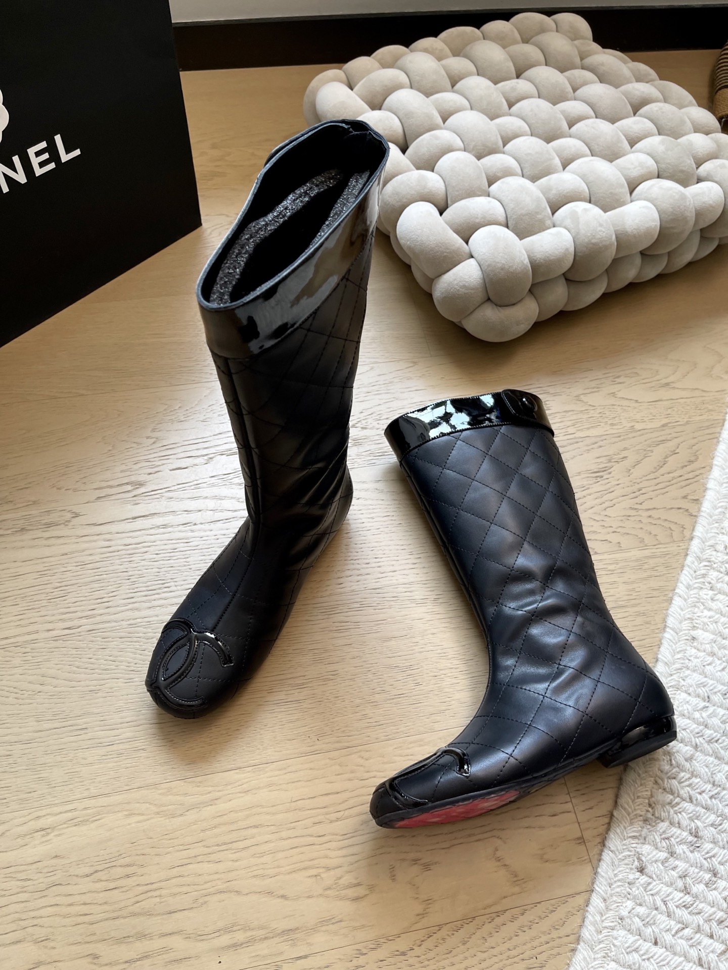 NO:592807,Chanel's new Kangpeng series of boots, the top version!  Early sale, cowhide/suede upper, sheepskin lining, original outsole. Size 35-40, '40 customized, non-returnable, non-exchangeable', boots, chanel, boots, cowhide, sheepskin, chamois leather19860909Chanel 新款康鹏系列长靴 顶级版本！抢先发售 鞋面牛皮/麂皮 内里垫脚羊皮 原版大底. 码数35-40 「40定制不退不换」,靴子,chanel,boots,cowhide,sheepskin,chamois leather,Women's Shoes