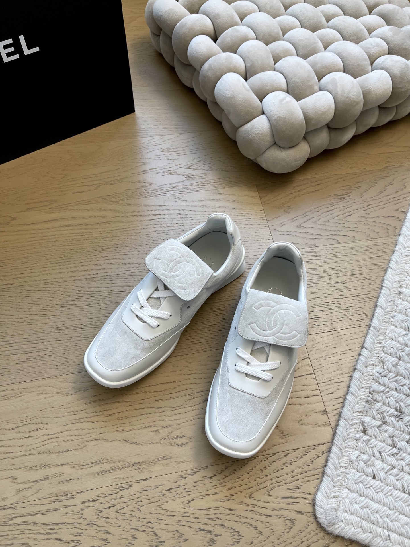NO:592784,Chanel second-hand casual sneakers!  Top version!  Hot item~ Sheepskin upper with suede, sheepskin lining, non-slip outsole, size 35-40, '40 customized, non-returnable, non-exchangeable', casual shoes/sports shoes, chanel, sneakers, sheepskin19860909Chanel 中古款休闲运动鞋！ 顶级版本！爆款~ 鞋面羊皮拼接绒面 内里羊皮 防滑大底 码数35-40 「40定制不退不换」,休闲鞋/运动鞋,chanel,sneakers,sheepskin,Women's Shoes