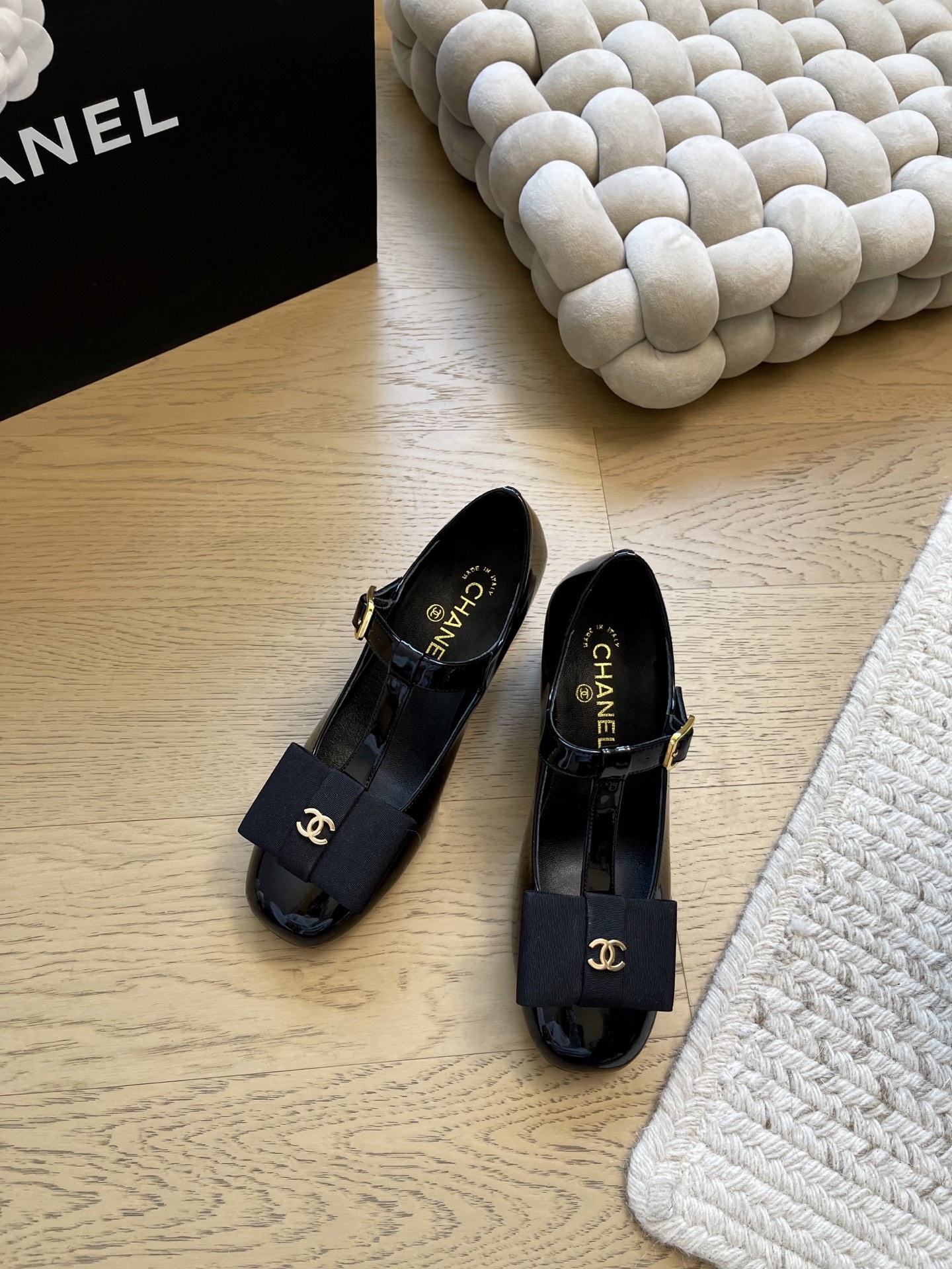 NO:592781,Chanel 25K schoolbag buckle block heels Mary Jane!  Top version!  Early sale, upper, sheepskin lining, genuine leather outsole, size 35-40, '40 customization, non-returnable, non-exchangeable', high-heeled shoes, chanel, mary jane, high heels, sheepskin, Leather soles19860909Chanel 25K书包扣粗跟玛丽珍！ 顶级版本！抢先发售 鞋面 内里垫脚羊皮 真皮大底 码数35-40 「40定制不退不换」,高跟鞋单鞋,chanel,mary jane,high heels,sheepskin,Leather soles,Women's Shoes