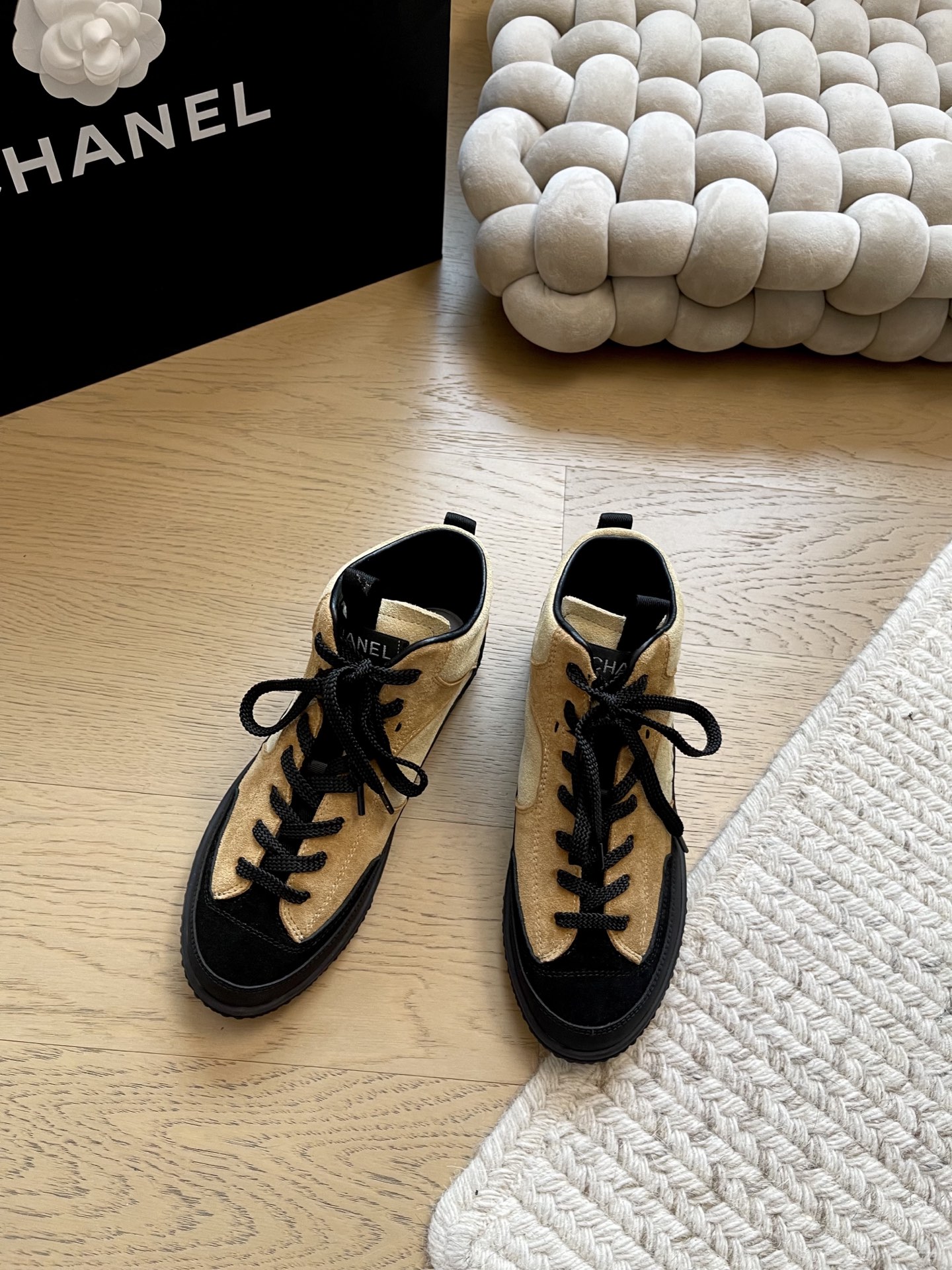 NO:615713,Chanel 25C new Gaobang casual shoes top version!  Early release~ Logo embossed on the side looks very delicate on the foot. Original custom-made material for the upper. Original outsole Size: 35-40, casual shoes/sports shoes, chanel, sneakers19860909Chanel 25C新款高邦休闲鞋 顶级版本！抢先发售~ 侧面压印logo 上脚很秀气 鞋面原版定制材料 原版大底 Size:35-40,休闲鞋/运动鞋,chanel,sneakers,Women's Shoes