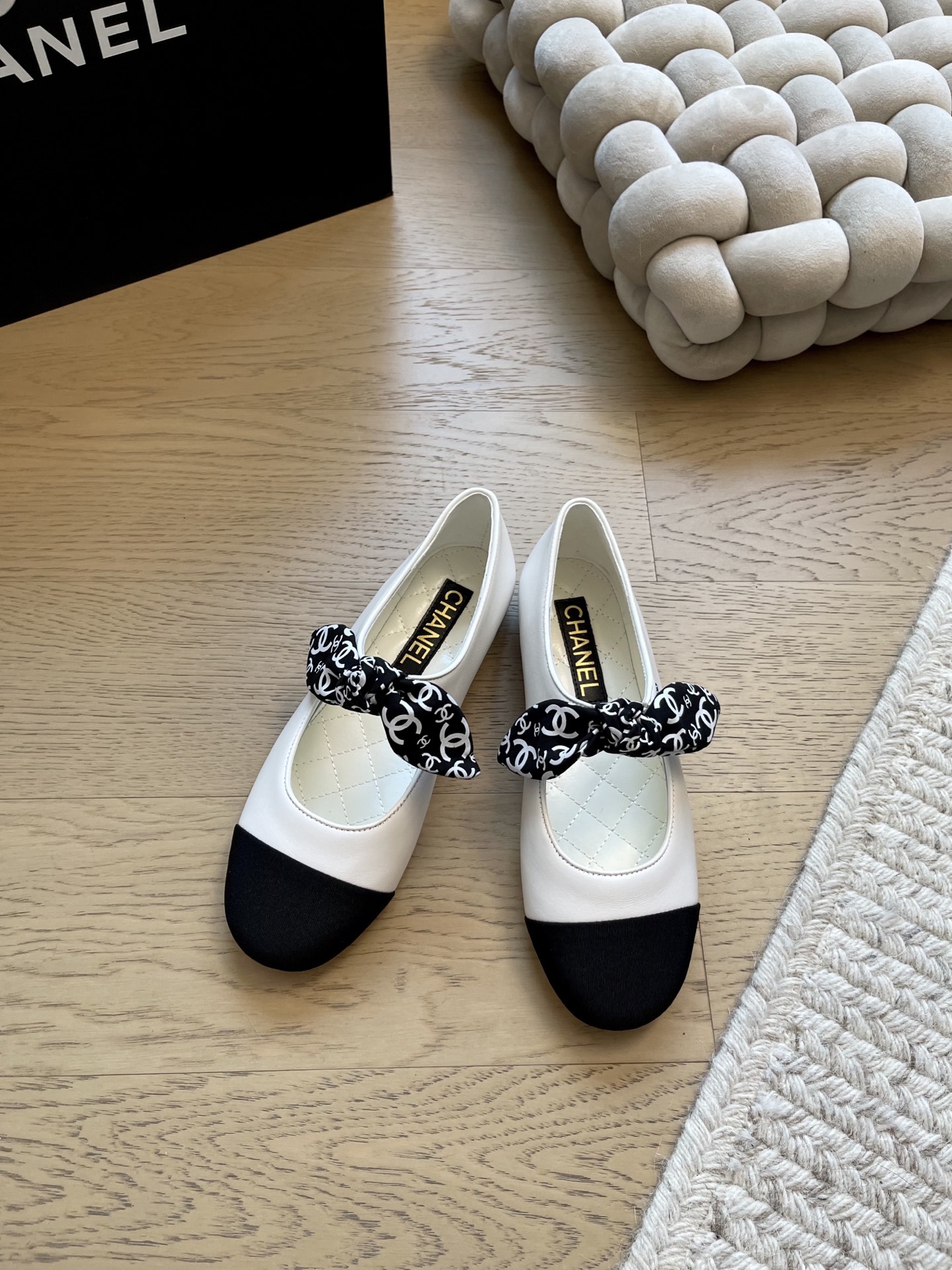 NO:615710,Chanel 25 new Mary Jane shoes!  Top version!  Early sale, sheepskin lining, leather outsole Size: 35-40, single shoes, chanel, mary jane, sheepskin, Leather soles19860909Chanel 25新款玛丽珍单鞋！ 顶级版本！抢先发售 内里羊皮 真皮大底 Size:35-40,单鞋,chanel,mary jane,sheepskin,Leather soles,Women's Shoes