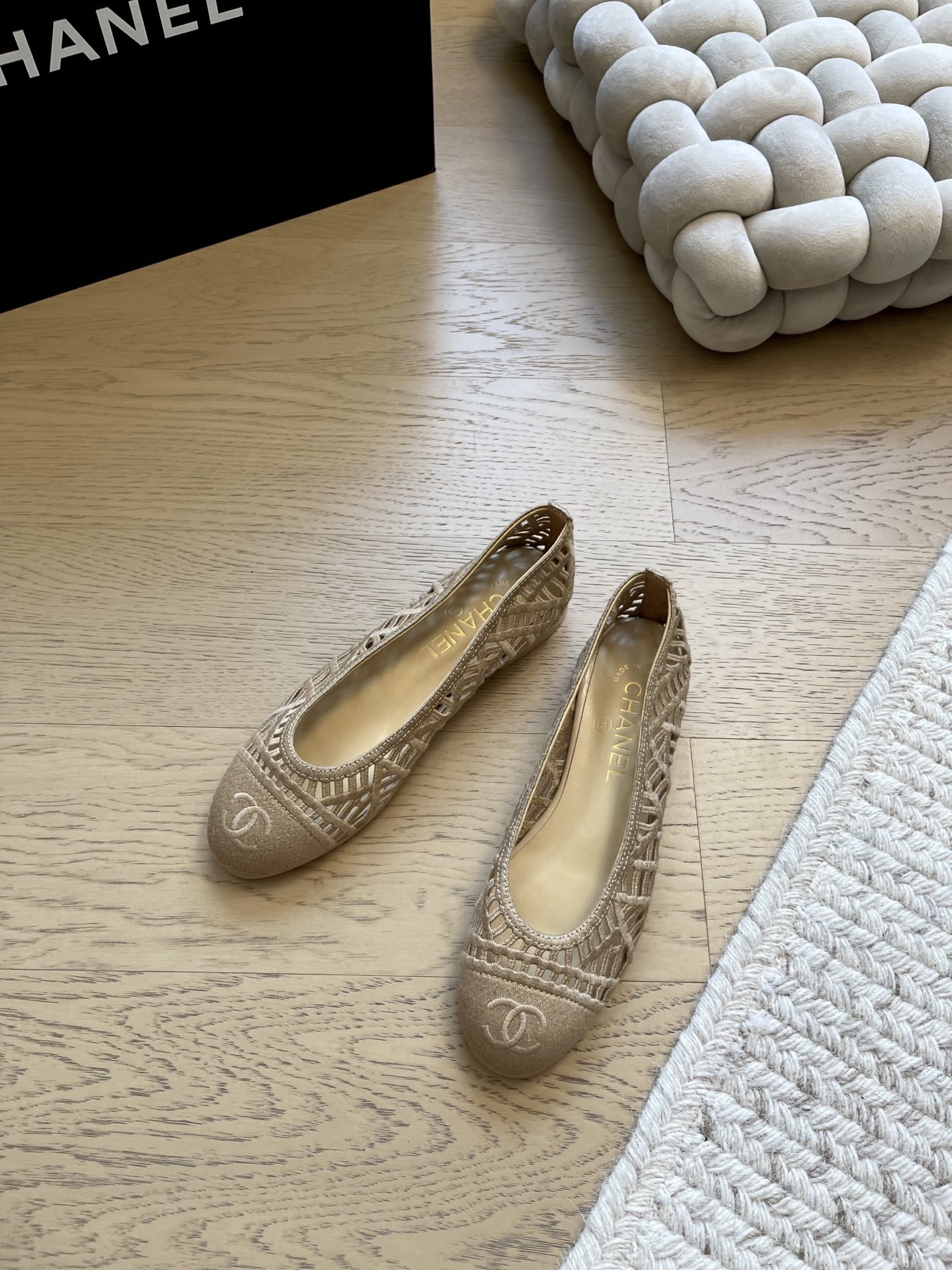 NO:615705,Chanel 26S new mesh ballet shoes!  Top version!  Early release Fabric grid Sheepskin foot pad Genuine leather outsole Size 35-40 '40 customization is non-returnable and non-exchangeable', ballet shoes, chanel, sheepskin, Leather soles19860909Chanel 26S新款网格芭蕾舞鞋！ 顶级版本！抢先发售 面料网格 垫脚羊皮 真皮大底 码数35-40 「40定制不退不换」,芭蕾舞鞋,chanel,sheepskin,Leather soles,Women's Shoes