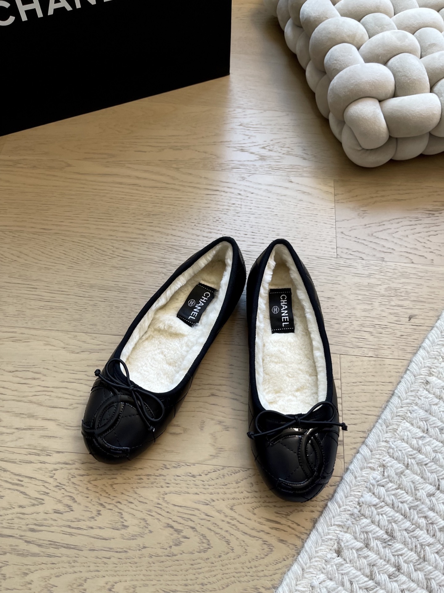 NO:615701,The top version of Chanel's vintage Kangpeng series shoes!  Early release, cow leather upper, sheepskin lining, original outsole, size 35-40, '40 customized, non-returnable, non-exchangeable', single shoes, chanel, cowhide, sheepskin19860909Chanel 中古康鹏系列单鞋 顶级版本！抢先发售 鞋面牛皮 内里垫脚羊皮 原版大底 码数35-40 「40定制不退不换」,单鞋,chanel,cowhide,sheepskin,Women's Shoes
