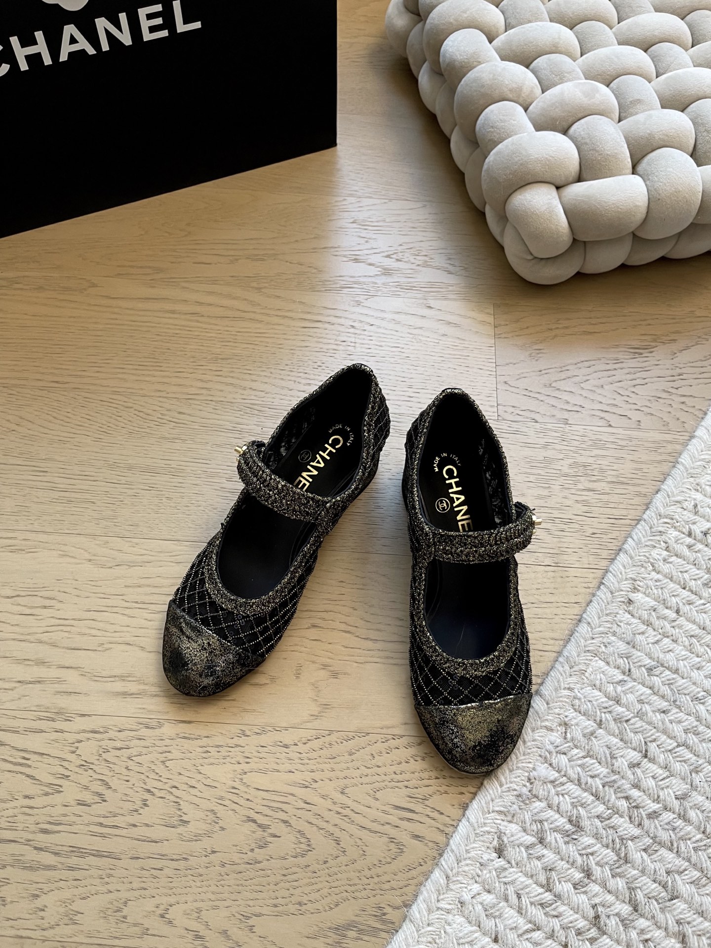 NO:615703,Chanel's new 25B Mary Jane shoes!  Top version!  Early sale. Heel height 6cm. Sheepskin lining. Genuine leather outsole. Size 35-40. '40 customization is non-returnable and non-exchangeable.' Single shoes, chanel, mary jane, sheepskin, Leather soles19860909Chanel 新款25B玛丽珍单鞋！ 顶级版本！抢先发售 跟高6cm 内里羊皮 真皮大底 码数35-40「40定制不退不换」,单鞋,chanel,mary jane,sheepskin,Leather soles,Women's Shoes