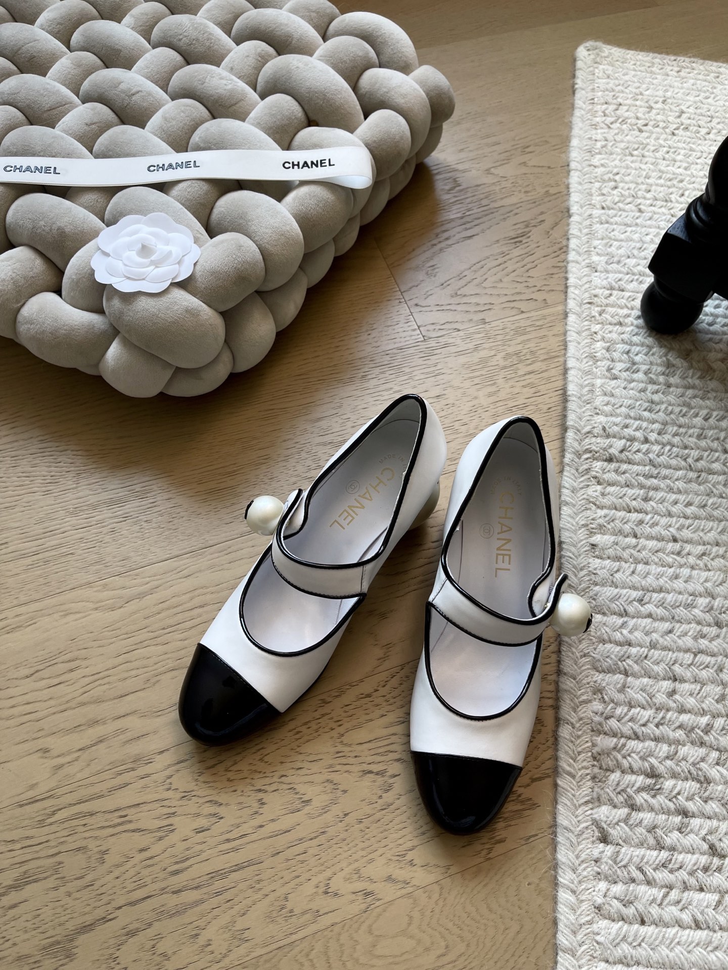 NO:648504,Chanel 25K Pearl Mary Jane Shoes Top Version!  Early sale, calfskin upper, sheepskin lining, original outsole!  Size 34-41 '34 40 41 customized, non-refundable and non-exchangeable', single shoes Mary Jane, chanel, mary jane, cowhide, sheepskin19860909Chanel 25K珍珠玛丽珍单鞋 顶级版本！抢先发售 鞋面小牛皮 内里羊皮 原版大底！ 码数34-41 「34 40 41定制不退不换」,单鞋玛丽珍,chanel,mary jane,cowhide,sheepskin,Women's Shoes