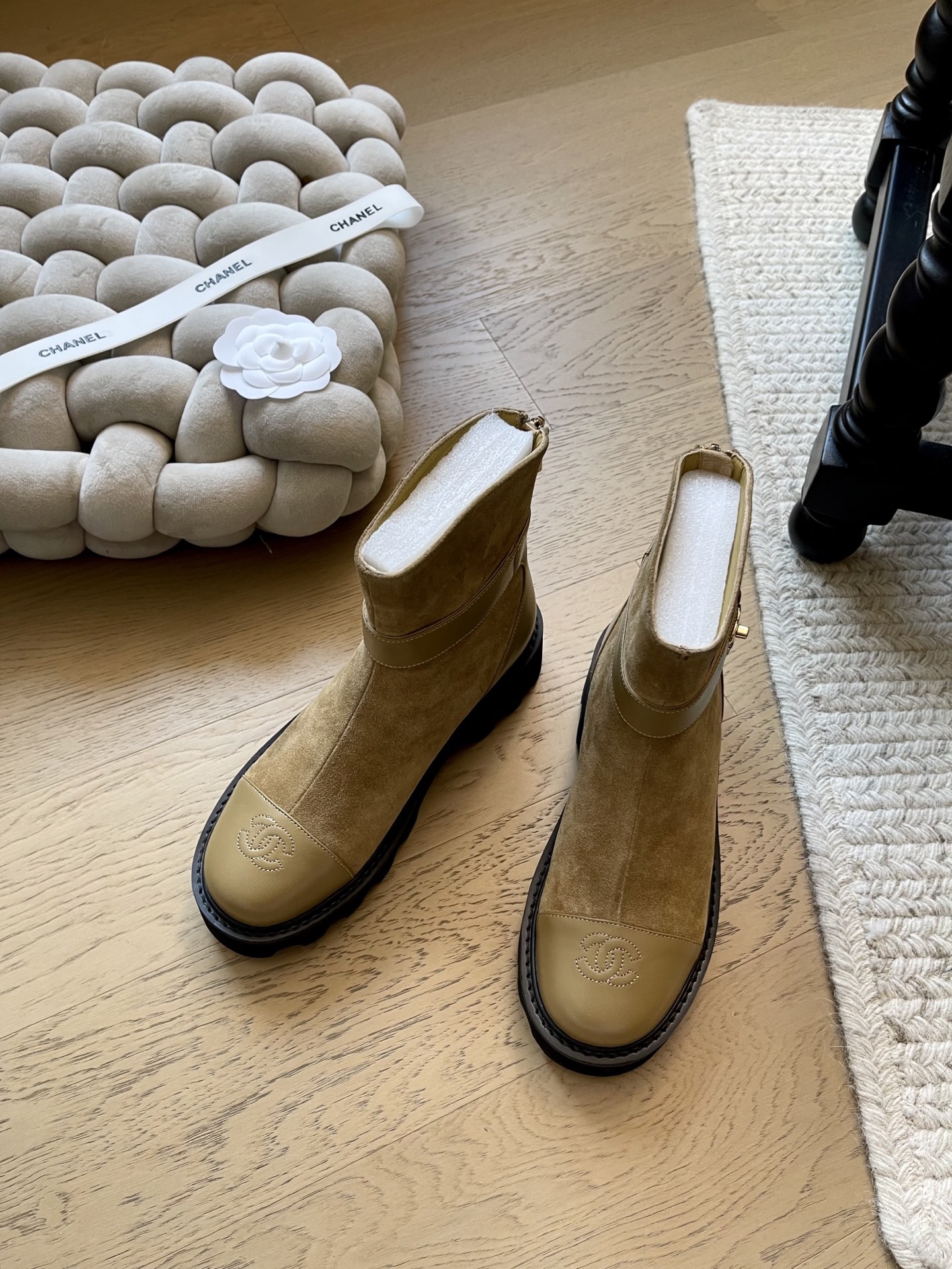 NO:648532,Chanel 25K new autumn and winter short boots!  Top version!  Early sale, full cowhide upper, sheepskin lining, original outsole, size 34-41 '34 40 41 customized, non-returnable, non-exchangeable', boots, chanel, boots, cowhide, sheepskin19860909Chanel 25K秋冬新款短靴！ 顶级版本！抢先发售 鞋面全牛皮 内里羊皮 原版大底 码数34-41「34 40 41定制不退不换」,靴子,chanel,boots,cowhide,sheepskin,Women's Shoes