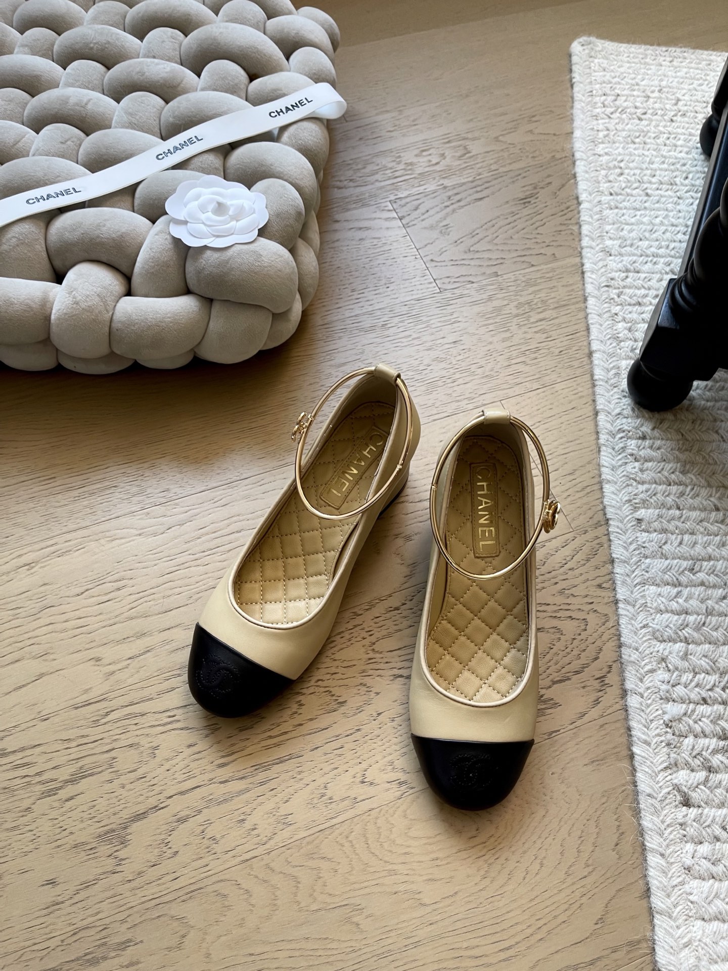 NO:648528,Chanel 25B new Mary Jane shoes top version!  Early sale Three-dimensional electric embroidered logo Sheepskin lining Genuine leather outsole Size: 35-39 Other sizes customized, high-heeled shoes, chanel, mary jane, high heels, sheepskin, Leather soles19860909Chanel 25B新款玛丽珍单鞋 顶级版本！抢先发售 立体电绣logo 内里羊皮 真皮大底 Size:35-39 其他码数定做,高跟鞋单鞋,chanel,mary jane,high heels,sheepskin,Leather soles,Women's Shoes