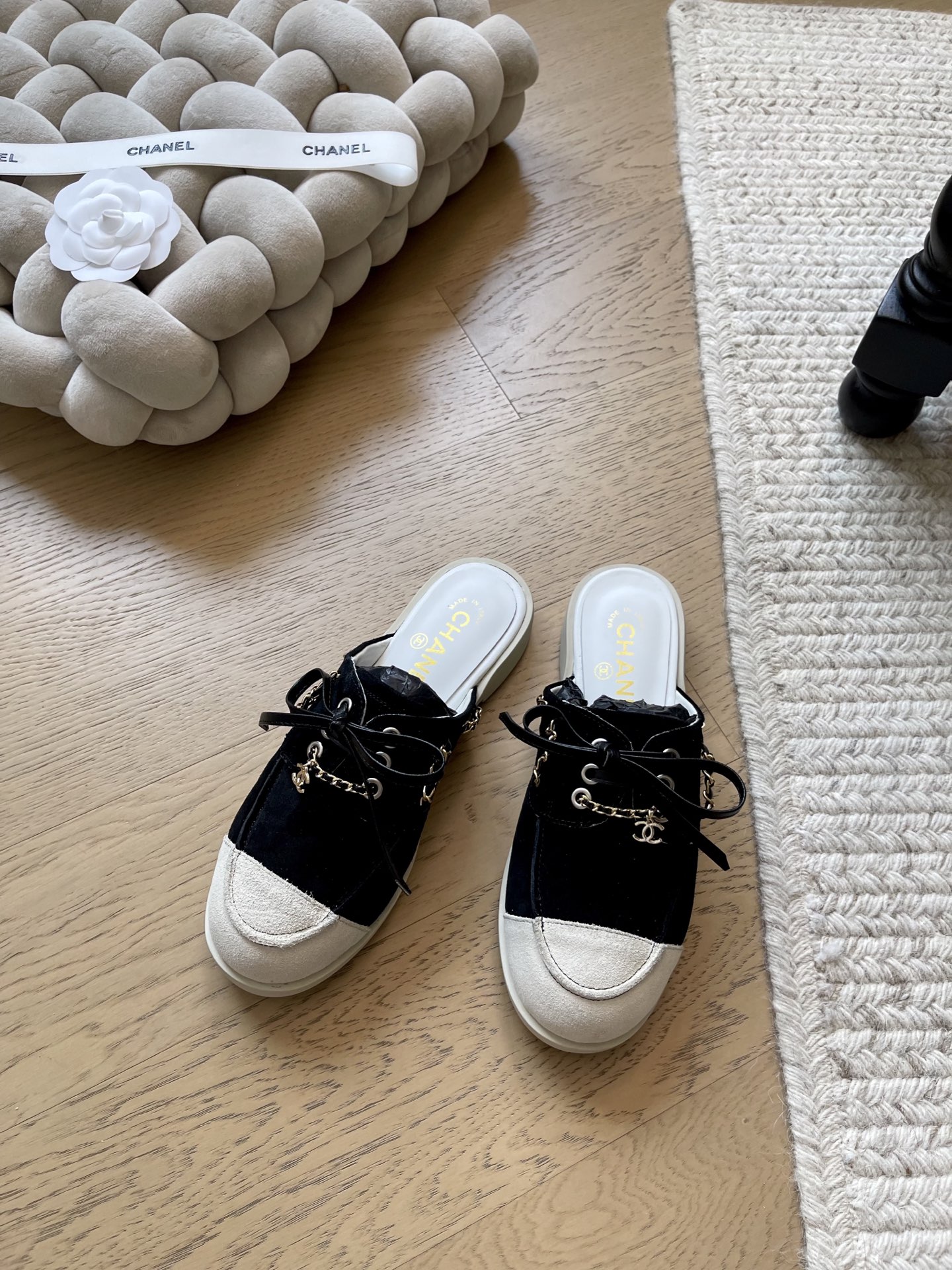 NO:653335,Chanel 26C new chain casual shoes top version!  Early release, suede upper, sheepskin/wool lining, original outsole, size 34-41 '34 40 41 customized, non-returnable, non-exchangeable', half slippers, chanel, sheepskin, chamois leather19860909Chanel 26C新款链条休闲鞋 顶级版本！抢先发售 鞋面麂皮 内里羊皮/羊毛 原版大底 码数34-41 「34 40 41定制不退不换」,半拖单鞋,chanel,sheepskin,chamois leather,Women's Shoes