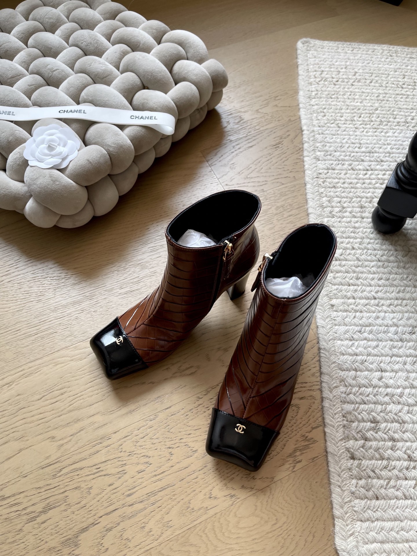 NO:653328,Chanel 25K new crocodile pattern series short boots top version!  Early sale, private model hardware, genuine leather outsole, upper cowhide, inner sheepskin, code number 34-41 '34 40 41 customized, non-returnable, non-exchangeable', boots, chanel, boots, cowhide, sheepskin, Leather soles19860909Chanel 25K新款鳄鱼纹系列短靴 顶级版本！抢先发售 私模五金 真皮大底 鞋面牛皮 内里羊皮 码数34-41 「34 40 41定制不退不换」,靴子,chanel,boots,cowhide,sheepskin,Leather soles,Women's Shoes