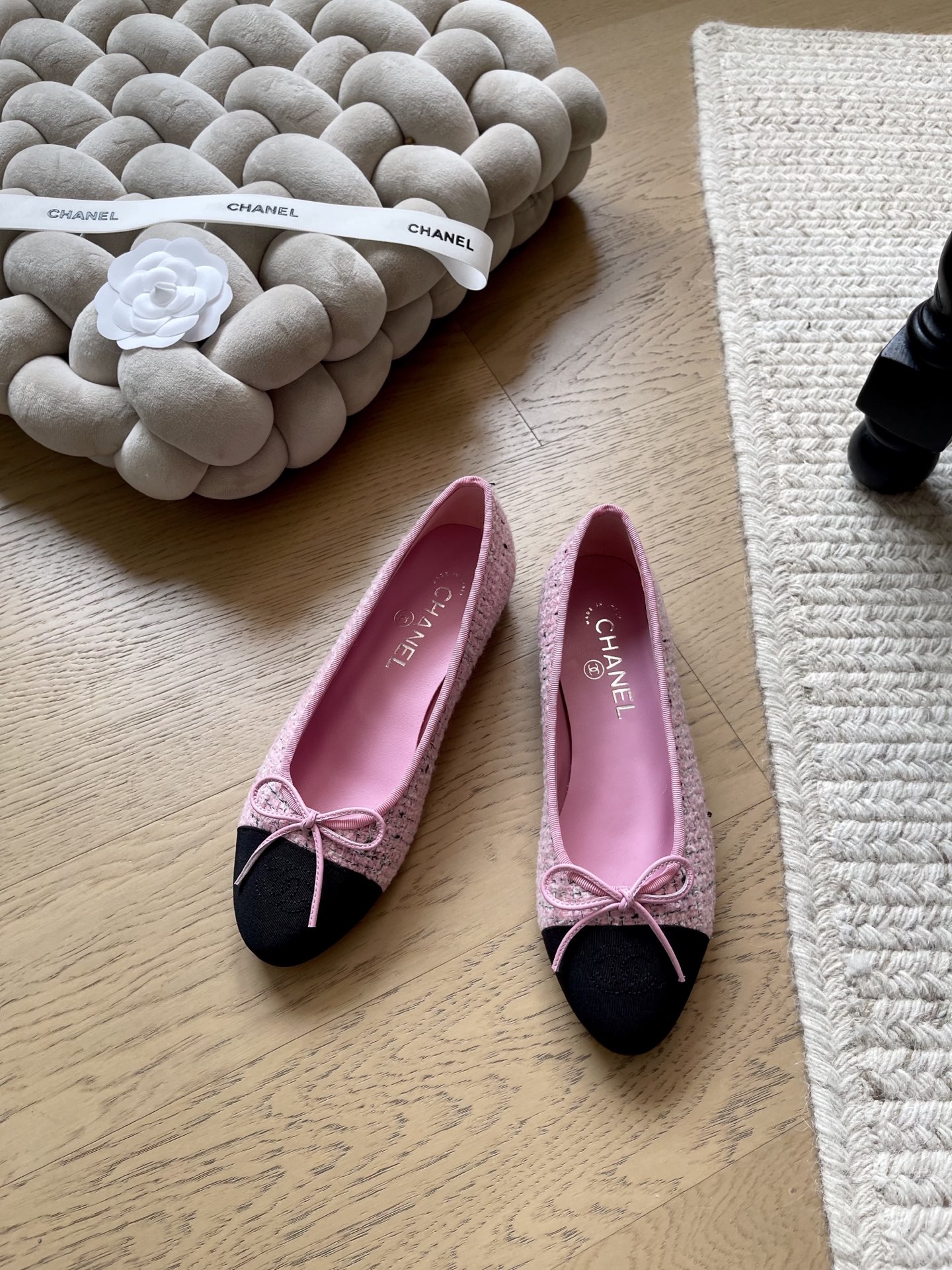 NO:653313,Chanel ballet shoes new color top version!  Early release. This one doesn’t need too much explanation!  The classic among classics. The new color scheme this year is very suede/sheepskin upper, genuine leather outsole, size 34-41 '34 40 41 customized, non-returnable', single shoes, chanel, sheepskin, chamois leather, Leather soles19860909Chanel 芭蕾舞鞋新配色 顶级版本！抢先发售 这款不用过多解释了！经典中的经典 今年新配色非常 鞋面麂皮绒/羊皮 真皮大底 码数34-41「34 40 41定制不退换」,单鞋,chanel,sheepskin,chamois leather,Leather soles,Women's Shoes