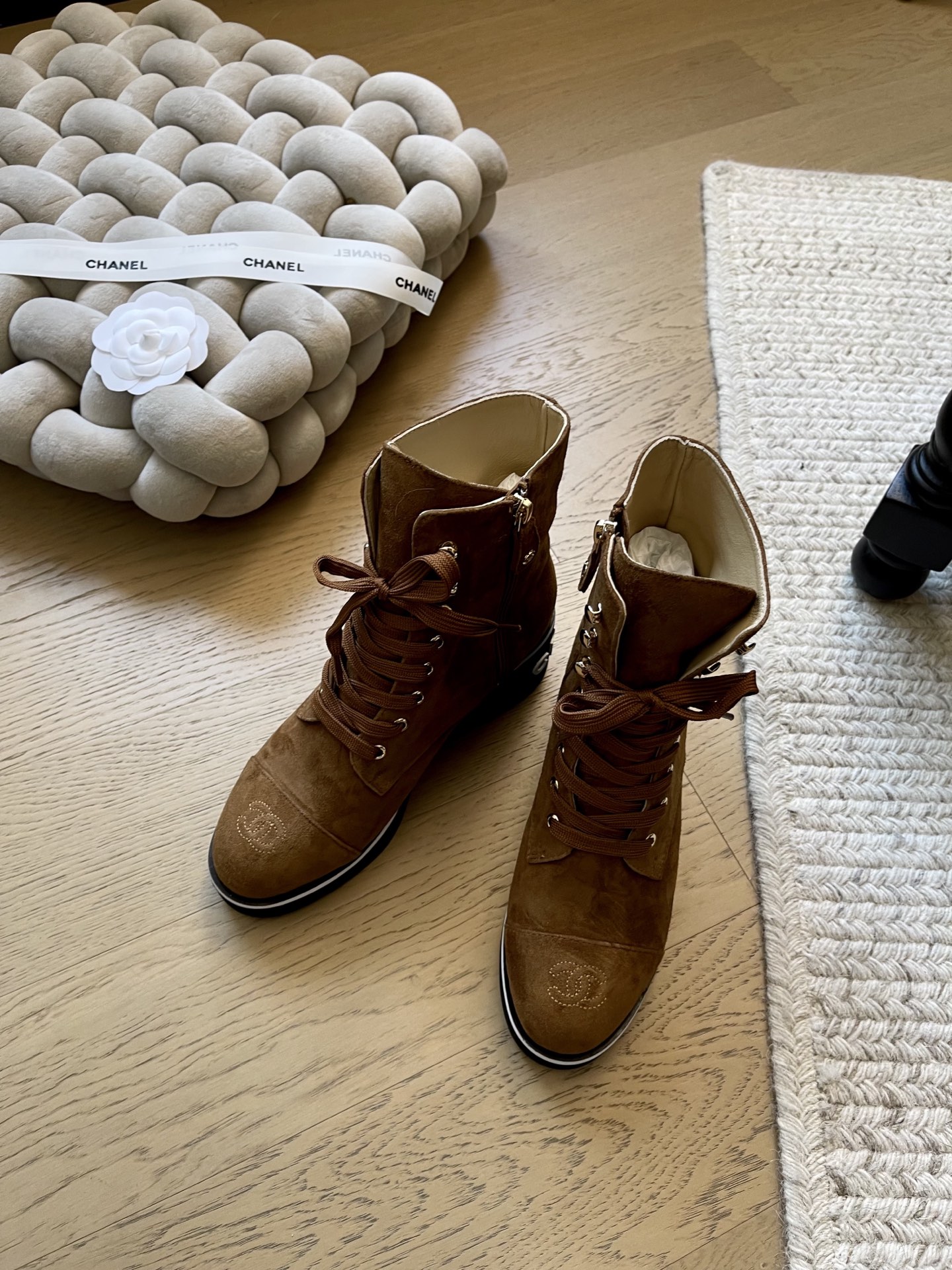 NO:668273,Chanel 25K new thick short boots!  Top version!  Early sale, upper cloth/suede, lining mixed sheepskin, original non-slip outsole, size 34-41 '34 40 41 customized, non-refundable', boots, chanel, boots, sheepskin19860909Chanel 25K新款粗短靴！ 顶级版本！抢先发售 鞋面布面/绒面 里垫脚混种羊皮 原版防滑大底 码数34-41 「34 40 41定制不退不换」,靴子,chanel,boots,sheepskin,Women's Shoes