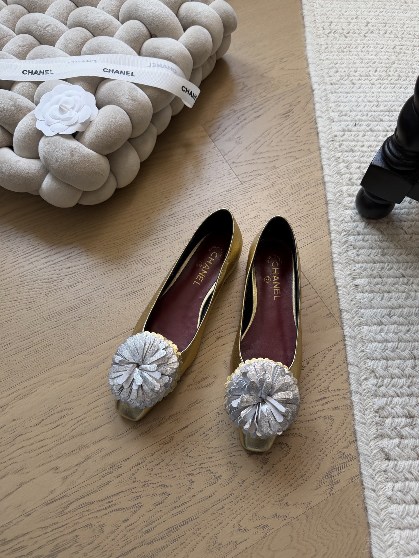 NO:681536,Chanel 26c spring camellia shoes!  Top version!  Early sale. Imported lambskin upper, mixed sheepskin lining, genuine leather outsole, size 34-41 '34 40 41 customized, non-returnable', sandals, chanel, sandals, sheepskin, Leather soles19860909Chanel 26c春季山茶花单鞋！ 顶级版本！抢先发售 鞋面进口小羊皮 内里垫脚混种羊皮 真皮大底 码数34-41 「34 40 41定制不退换」,凉鞋单鞋,chanel,sandals,sheepskin,Leather soles,Women's Shoes