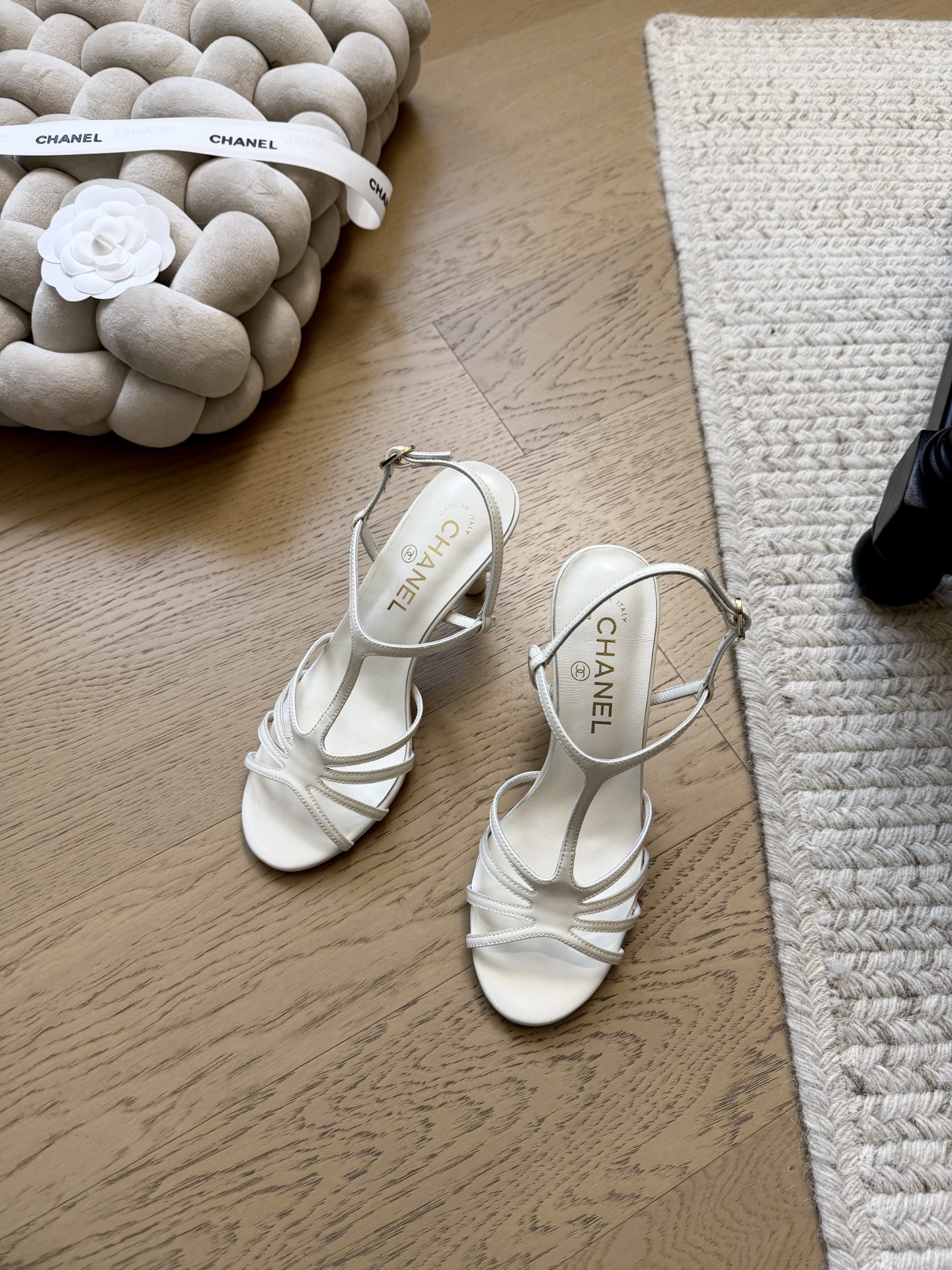 NO:706735,Chanel Pearl Heel Roman High Heel Sandals Top Version!  Early sale Patent leather upper, sheepskin for pads, genuine leather outsole, size 34-41 '34 40 41 customized, non-returnable and non-exchangeable', high heels and sandals, chanel, sandals, high heels, sheepskin, Leather soles19860909Chanel 珍珠跟罗马高跟凉鞋 顶级版本！抢先发售 鞋面漆皮 垫脚羊皮 真皮大底 码数34-41 「34 40 41定制不退不换」,高跟鞋凉鞋,chanel,sandals,high heels,sheepskin,Leather soles,Women's Shoes