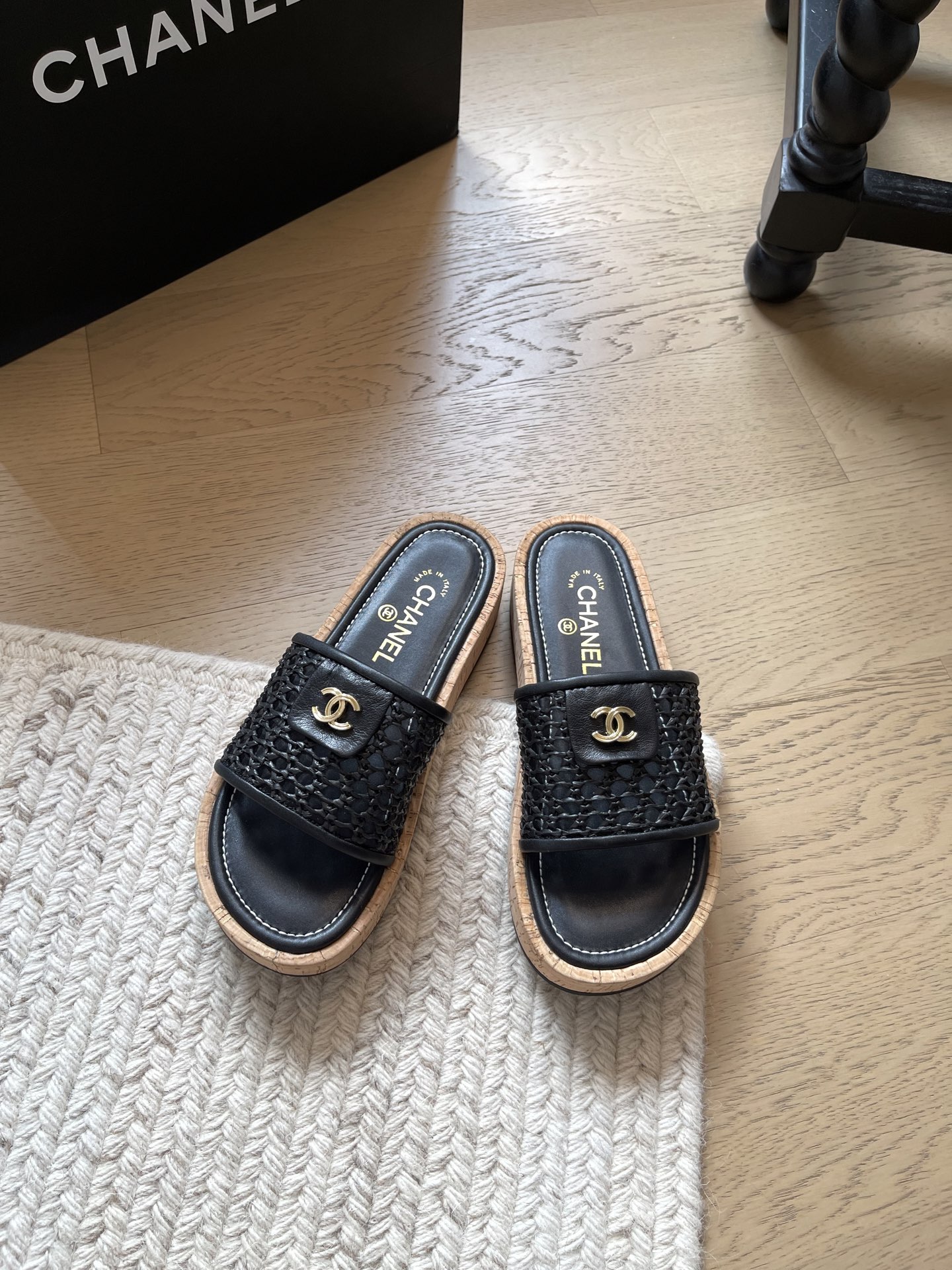 NO:884487,Chanel 26P thick-soled mesh slippers, the top version!  Early sale, cowhide upper, lambskin lining, original outsole, size 35-39 (customized 40/41), slippers, chanel, slippers, cowhide, sheepskin19860909Chanel 26P厚底网纱拖鞋 顶级版本！抢先发售 鞋面牛皮 内里是小羊皮 原版大底 码数35-39（40/41定制）,拖鞋,chanel,slippers,cowhide,sheepskin,Women's Shoes