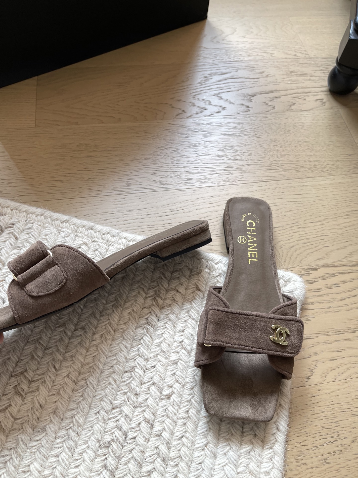 Chanel Slides