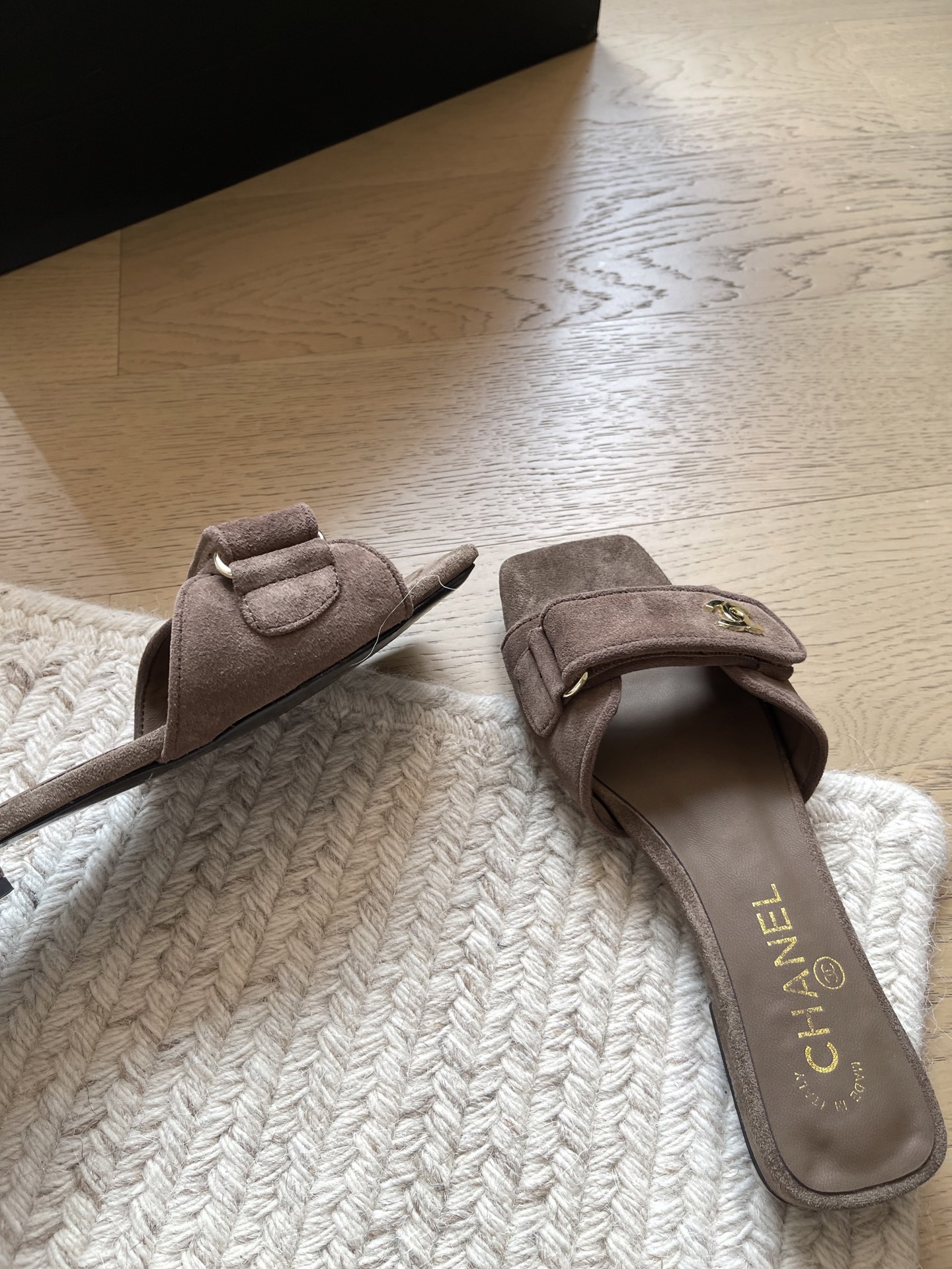 Chanel Slides