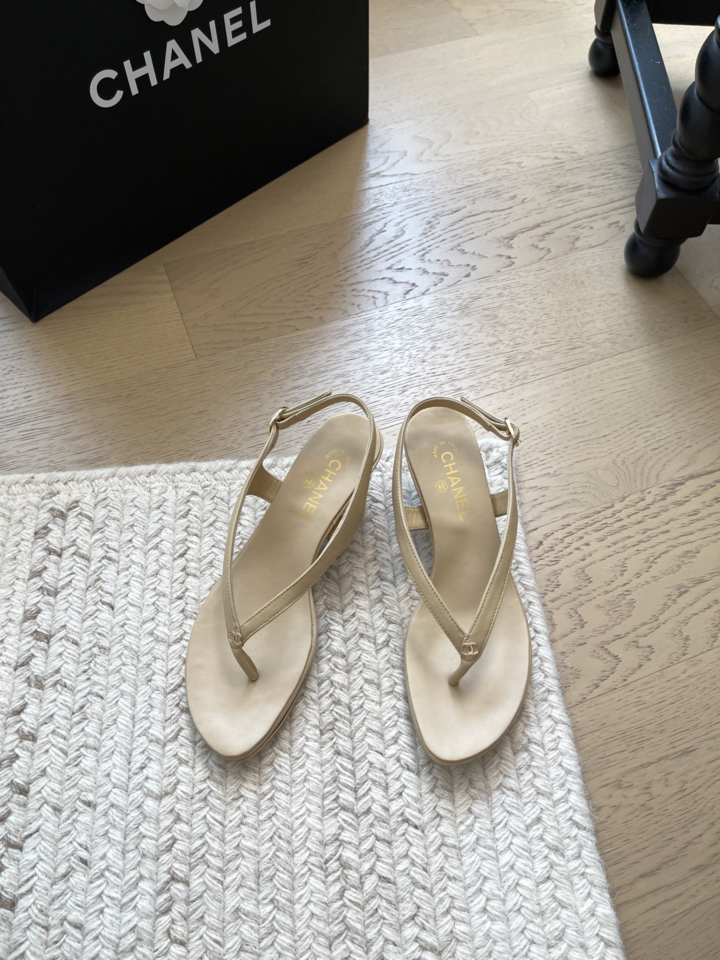 NO:884463,Chanel's new high-heeled sandals!  Top version!  Cowhide upper, sheepskin lining, genuine leather outsole, size 34-41 '34 40 41 customized, non-returnable, non-exchangeable', split-toe shoes, chanel, sandals, cowhide, sheepskin, Leather soles19860909Chanel 新款高跟凉鞋！ 顶级版本！ 鞋面牛皮 内里羊皮 真皮大底 码数34-41「34 40 41定制不退不换」,分趾鞋,chanel,sandals,cowhide,sheepskin,Leather soles,Women's Shoes