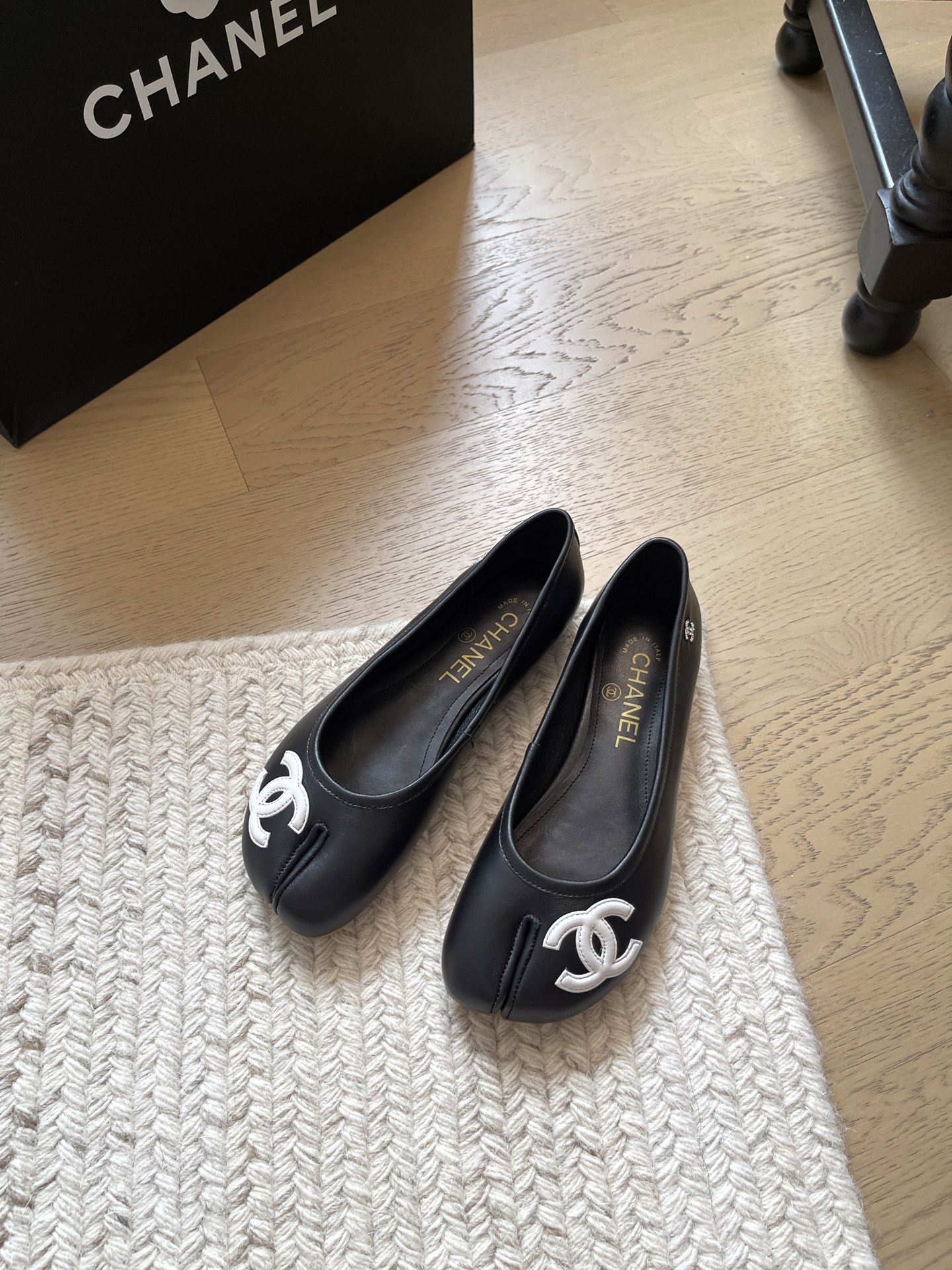 NO:884443,Chanel's new split-finger shoes, the top version!  Cowhide upper, sheepskin lining, genuine leather outsole, size 34-41 '34 40 41 customized, non-returnable, non-exchangeable', single shoes, chanel, cowhide, sheepskin, Leather soles19860909Chanel 新款分指单鞋 顶级版本！ 鞋面牛皮 内里垫脚羊皮 真皮大底 码数34-41「34 40 41定制不退不换」,单鞋,chanel,cowhide,sheepskin,Leather soles,Women's Shoes
