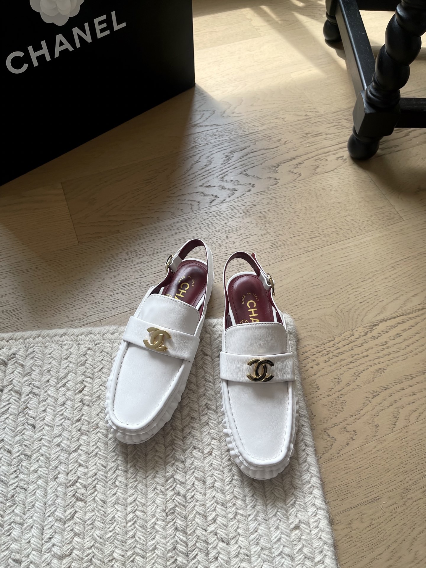 NO:884424,Chanel's new spring loafer collection!  Top version!  Sheepskin upper, sheepskin lining, genuine leather outsole, original mold opening 1:1, size 34-41 '34 40 41 customized, non-returnable, non-exchangeable', half-slip sandals, chanel, loafers, sandals, sheepskin, Leather soles19860909Chanel 春季新款乐福鞋系列！ 顶级版本！ 鞋面羊皮 内里羊皮 真皮大底 原版开模1:1 码数34-41「34 40 41定制不退不换」,半拖凉鞋,chanel,loafers,sandals,sheepskin,Leather soles,Women's Shoes