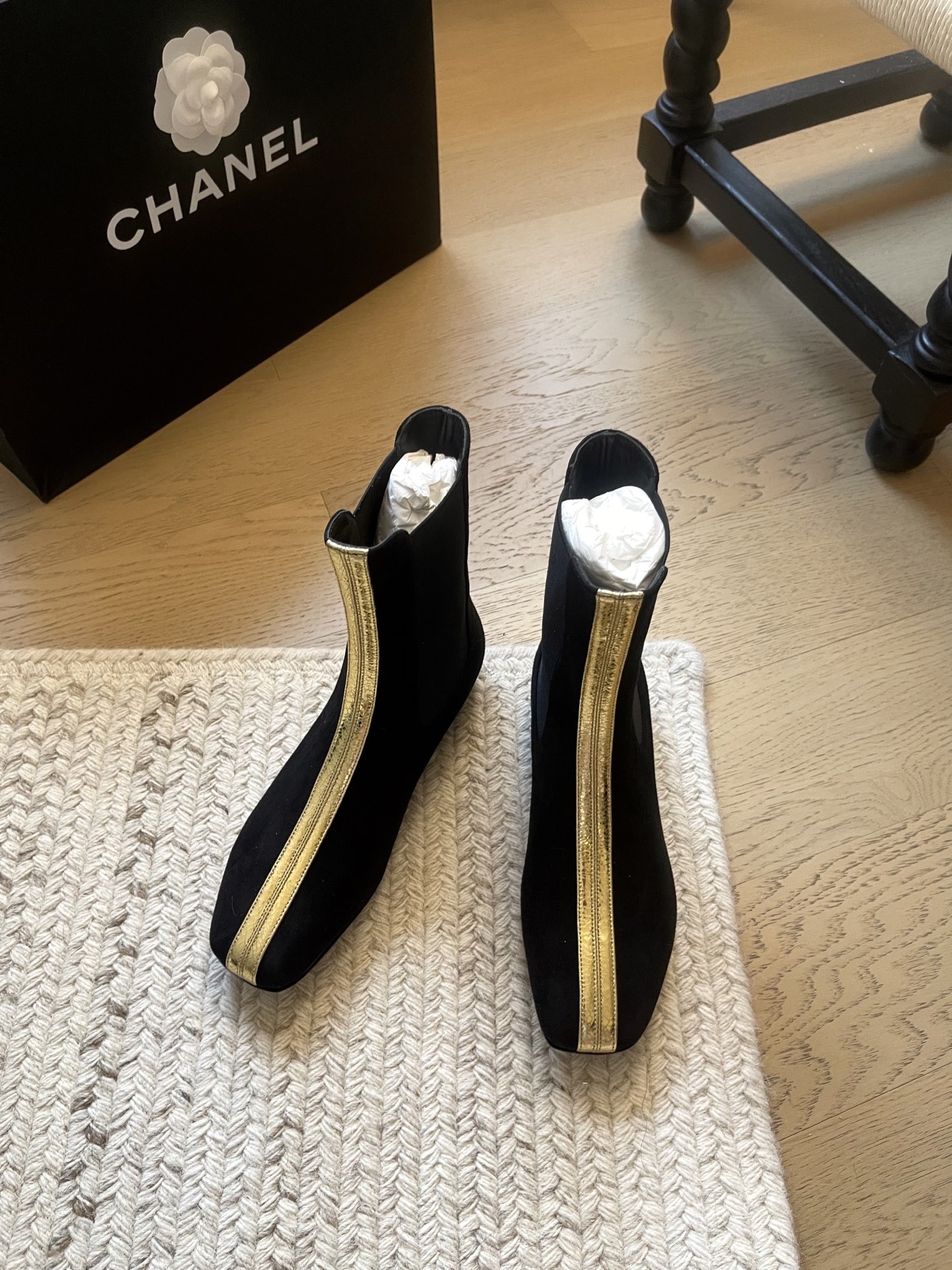 NO:884358,Chanel's new crocodile pattern ankle boots!  Top version!  Early sale, upper cowhide/suede, lining sheepskin, genuine leather outsole, size 34-41 '34 40 41 customized, non-returnable, non-exchangeable', boots, chanel, boots, cowhide, sheepskin, chamois leather, Leather soles19860909Chanel 新款鳄鱼纹短靴！ 顶级版本！抢先发售 鞋面牛皮/麂皮 内里羊皮 真皮大底 码数34-41「34 40 41定制不退不换」,靴子,chanel,boots,cowhide,sheepskin,chamois leather,Leather soles,Women's Shoes