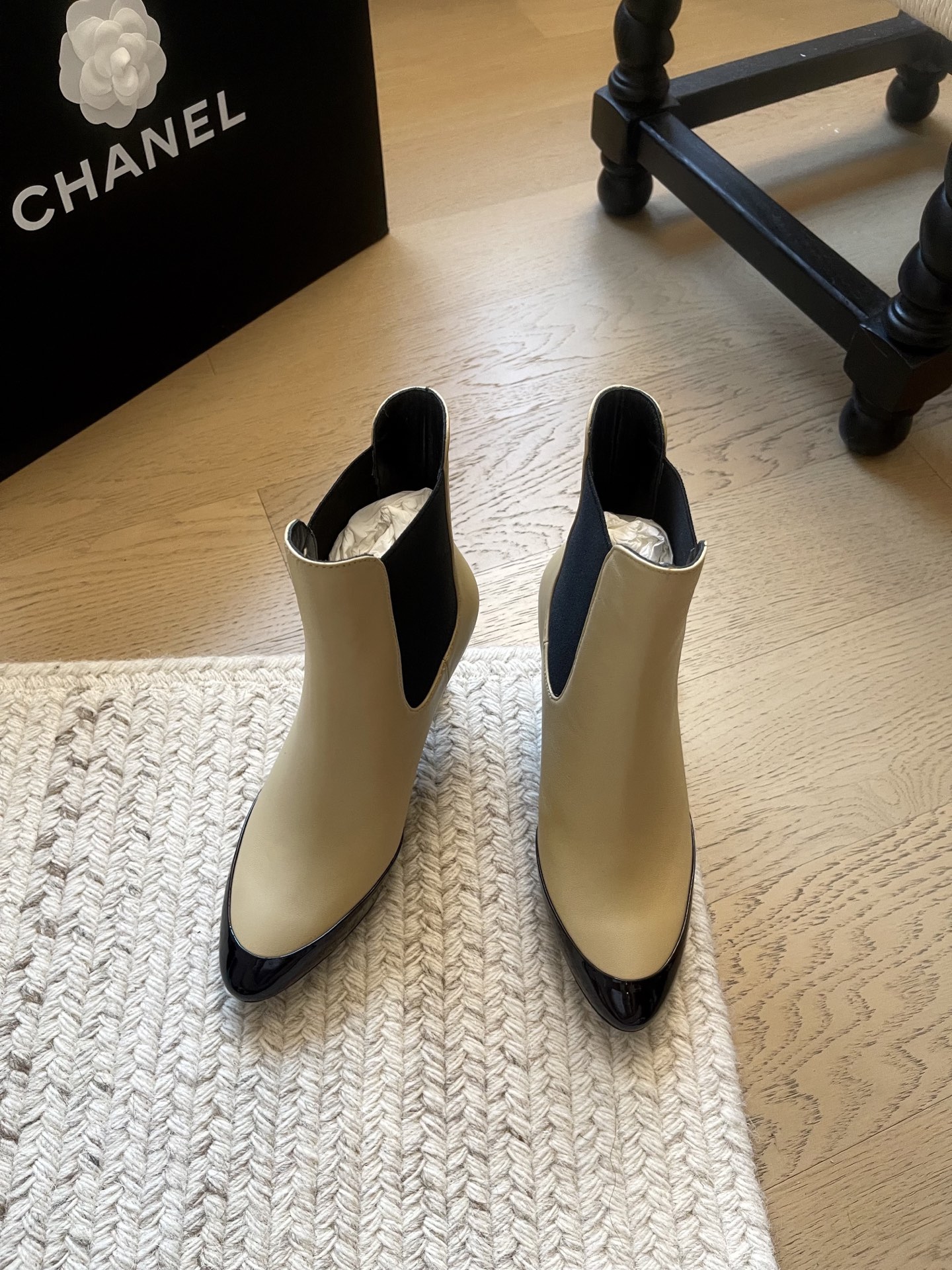 NO:884370,Chanel's new high-heeled boots!  Top version!  Early sale, upper cowhide/suede, lining sheepskin, genuine leather outsole, size 34-41 '34 40 41 customized, non-returnable, non-exchangeable', boots, chanel, boots, cowhide, sheepskin, chamois leather, Leather soles19860909Chanel 新款高跟短靴！ 顶级版本！抢先发售 鞋面牛皮/麂皮 内里羊皮 真皮大底 码数34-41「34 40 41定制不退不换」,靴子,chanel,boots,cowhide,sheepskin,chamois leather,Leather soles,Women's Shoes