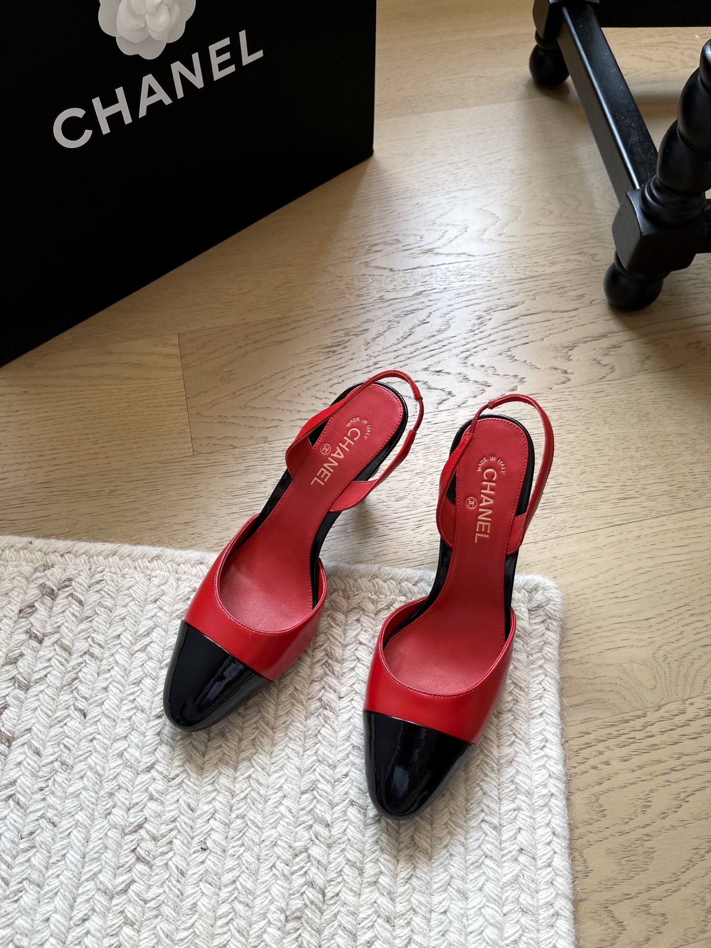 NO:889959,Chanel's new summer backless cherry high heels!  Top version!  Cowhide upper, sheepskin lining, genuine leather outsole. Size 34-41 '34 40 41 customized, non-returnable and non-exchangeable', high heels, chanel, high heels, cowhide, sheepskin, Leather soles19860909Chanel 夏季新款后空樱桃高跟鞋！ 顶级版本！ 鞋面牛皮 内里垫脚羊皮 真皮大底. 码数34-41「34 40 41定制不退不换」,高跟鞋,chanel,high heels,cowhide,sheepskin,Leather soles,Women's Shoes