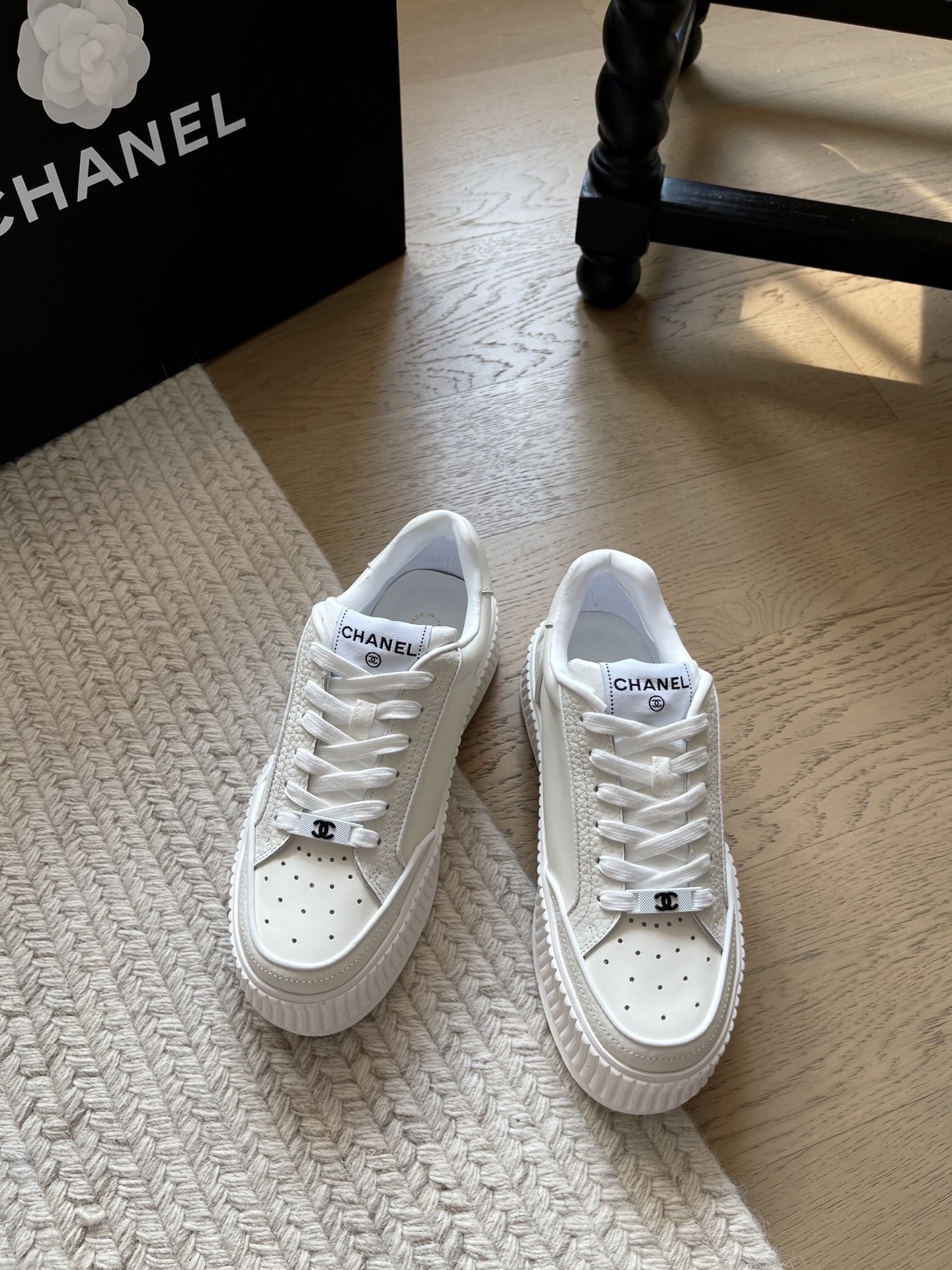 NO:930266,Chanel's new panda thick-soled sneakers!  Top version!  Early sale, sheepskin upper, sheepskin lining, original non-slip outsole, size 34-41 '34 40 41 customized, non-returnable, non-exchangeable', casual shoes/sports shoes, chanel, sneakers, sheepskin19860909Chanel 新款熊猫厚底运动鞋！ 顶级版本！抢先发售 鞋面羊皮 内里羊皮 原版防滑大底 码数34-41「34 40 41定制不退不换」,休闲鞋/运动鞋,chanel,sneakers,sheepskin,Women's Shoes