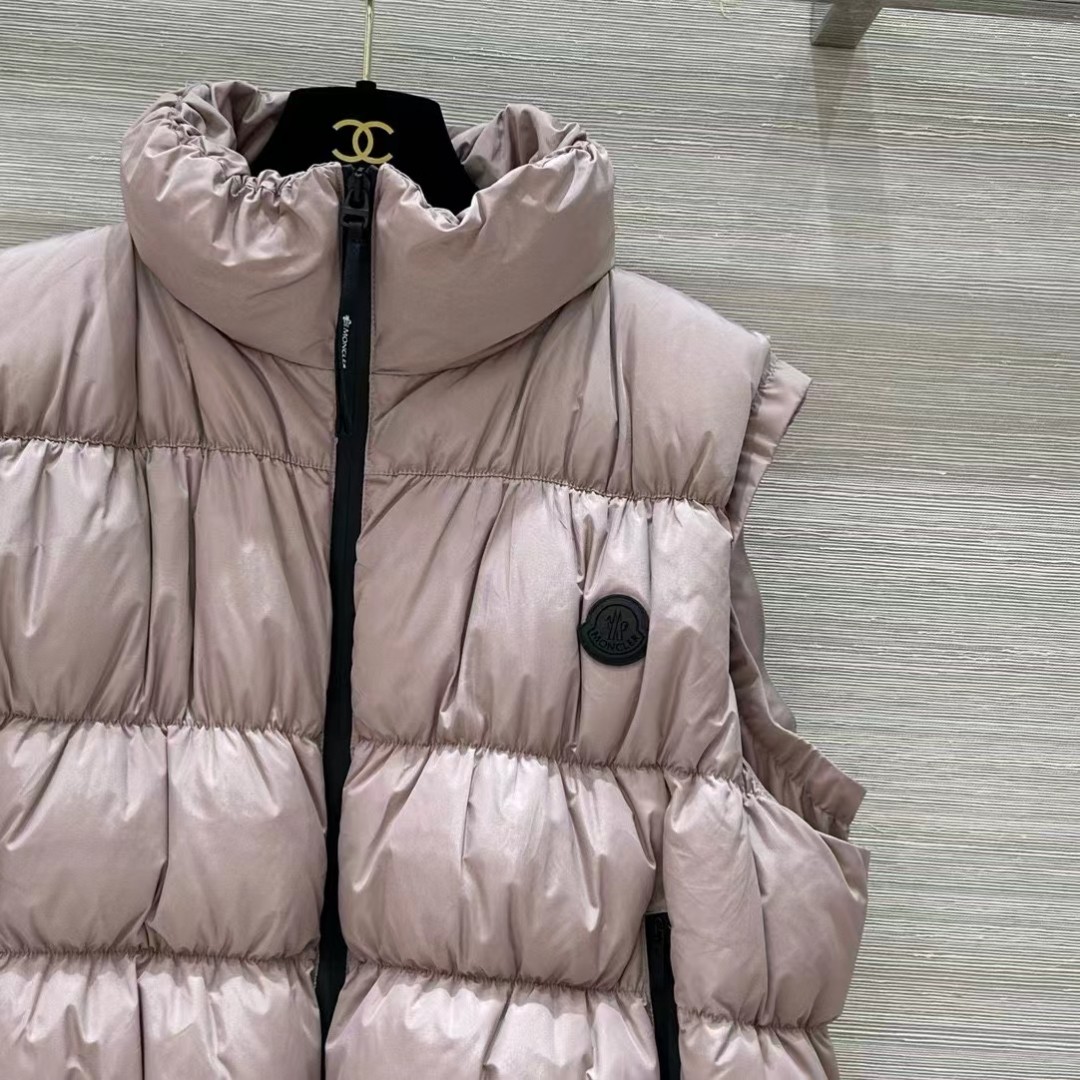 黑色粉色实拍图#moncler2024FW女士秋冬新款羽绒背心最新造型款褶皱设计很可爱呀颜色浅粉色黑色款