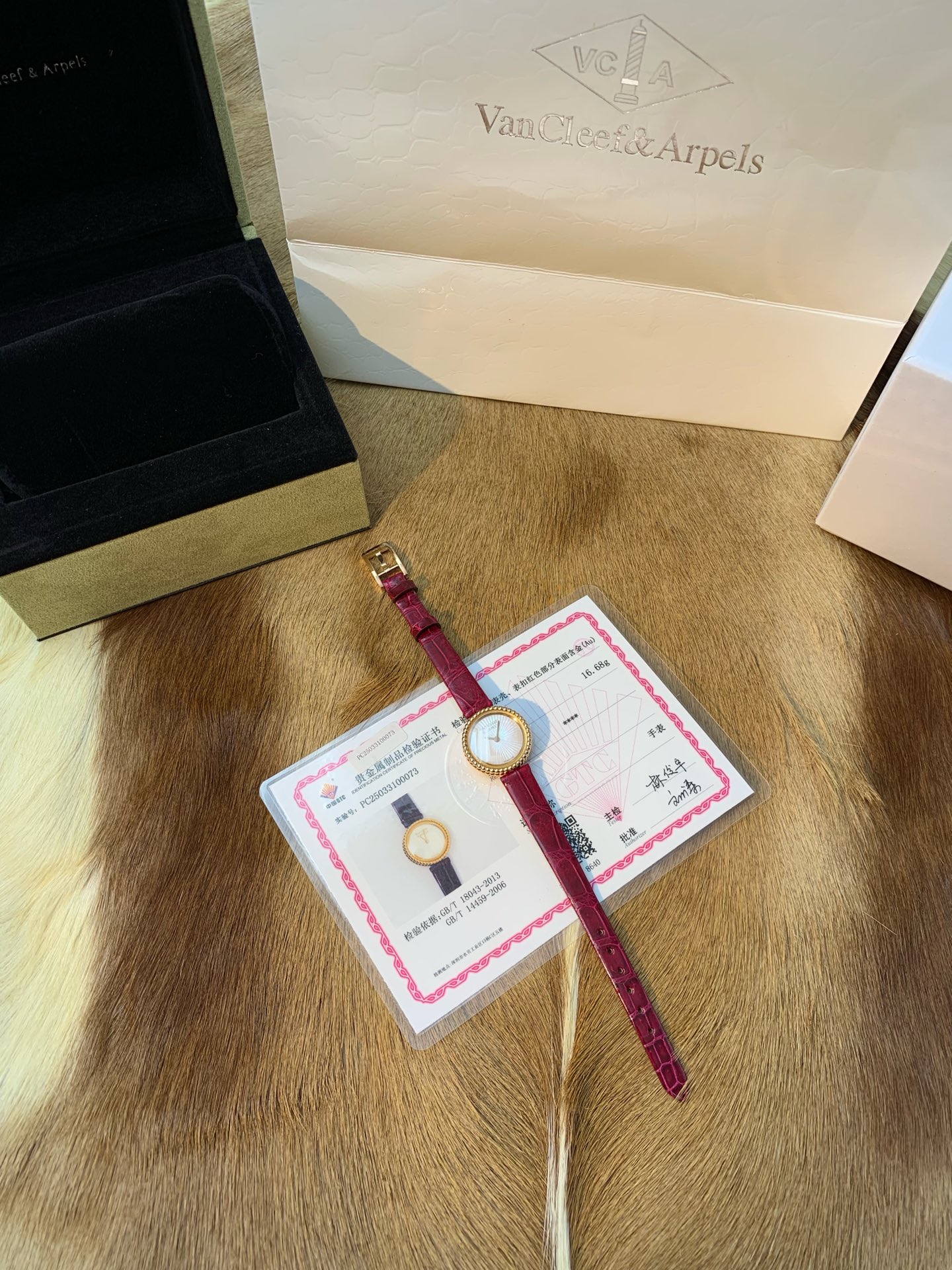 NO:158729,Golden white flour series,19860909金白面系列,,Watch