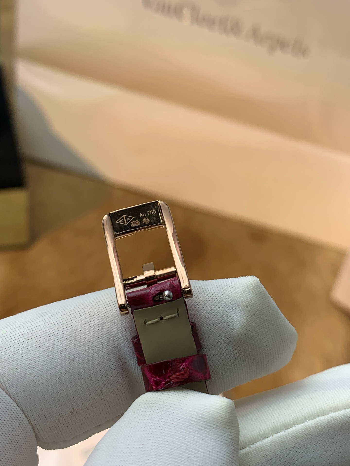 NO:158731,Details of the pot cover glass buttons,19860909锅盖玻璃扣子细节,,Watch