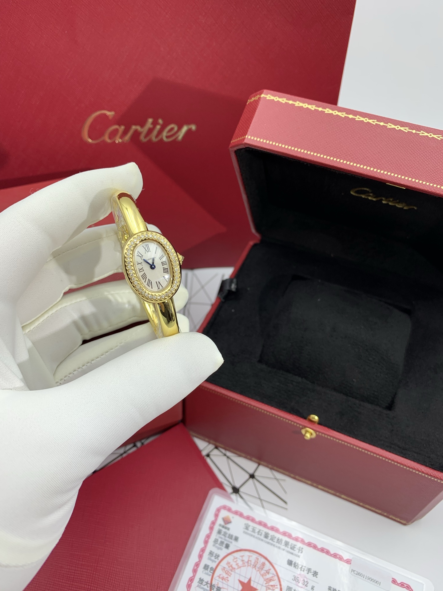 NO:726139,The price of gold has soared, and I have been reluctant to buy it. As the year is approaching, I can’t sell this batch. Because the cost is too high, I really can’t bear to buy this batch of top-quality models. New bathtub bracelet watch, the classic bathtub series of Kajia. Real gold and real diamond Baignoire brand new 'bathtub' bracelet watch, small size, case size 23*31mm, inlaid with real diamonds, hand size 15mm 16mm 17mm.  The watch is like a bracelet. It is small and unique, eye-catching, and fashionable but also reveals a touch of luxury. I was surprised when I got the real thing. It looks great!  The oval shape feels like the shape of an elegant European-style bathtub, which is so pretty!  Baignoire bathtub series watch, its soft lines, lugs and luxurious temperament give the watch an extremely balanced look and feel. The watch is timeless and classic, showing French elegance, and is favored by women. Small watch, quartz movement imported from Switzerland. Stainless steel case covered with 18k thick gold, silver-plated dial, sword-shaped blue steel hands, sapphire  Crystal mirror. Cartier watch reinterprets the traditional round watch shape, extending the circle into an oval shape. The watch draws inspiration from the simple oval shape with strong geometric characteristics, and adopts a round and plump oval profile to show its feminine style. Comes with a full set of top-notch packaging, the absolute first choice for gifting and keeping for yourself, returns and exchanges are supported if you are not satisfied, and there is a lifetime warranty!  ,,cartier,bracelet19860909金价飙升、一直压着不想出、年关将近是在没办法出这批、由于造价太高、实在不忍拿出这批顶配 新款浴缸手镯表,卡家经典之作浴缸系列. 真金真钻Baignoire 全新“浴缸”手镯腕表,小号,表壳尺寸23*31毫米,镶嵌真钻、手围尺寸15mm 16mm 17mm. 手表即是手镯,小巧别致叉夺人眼球,时髦中更透露一丝奢华,实物拿到手的时候大吃一惊,颜值高 ！椭圆外型的感觉正是典雅欧风浴缸形状,这也太好看了吧！Baignoire浴缸系列腕表,柔和的线条、表耳以及华贵气质赋予腕表极致平衡的观感.腕表隽永经典,尽显法式优雅,深受女性青睐.小号表款,瑞士进口石英机芯.精钢表壳包18k厚金,镀银表盘,剑形蓝钢指针,蓝宝石水晶镜面.卡地亚腕表重新演绎传统圆形腕表造型,将圆形延伸为椭园形.腕表从极具几何特色的简约椭圆形汲取灵感,采用圆润丰盈的椭圆廓形,尽彰柔美风情.配全套顶级包装,送礼自留绝对首选,不满意支持退换货,终身保修！,,cartier,bracelet,Watch