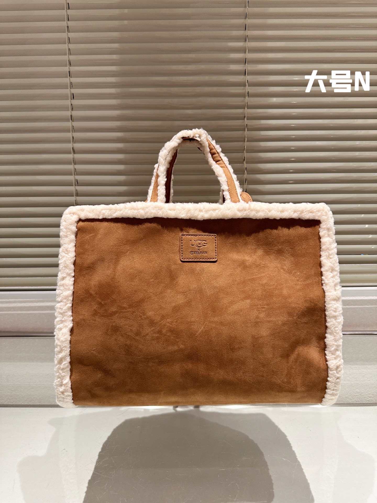 High-Quality 1:1 Real Leather Lamb Wool Bag, 39cm – New Release This Year - 图片 1