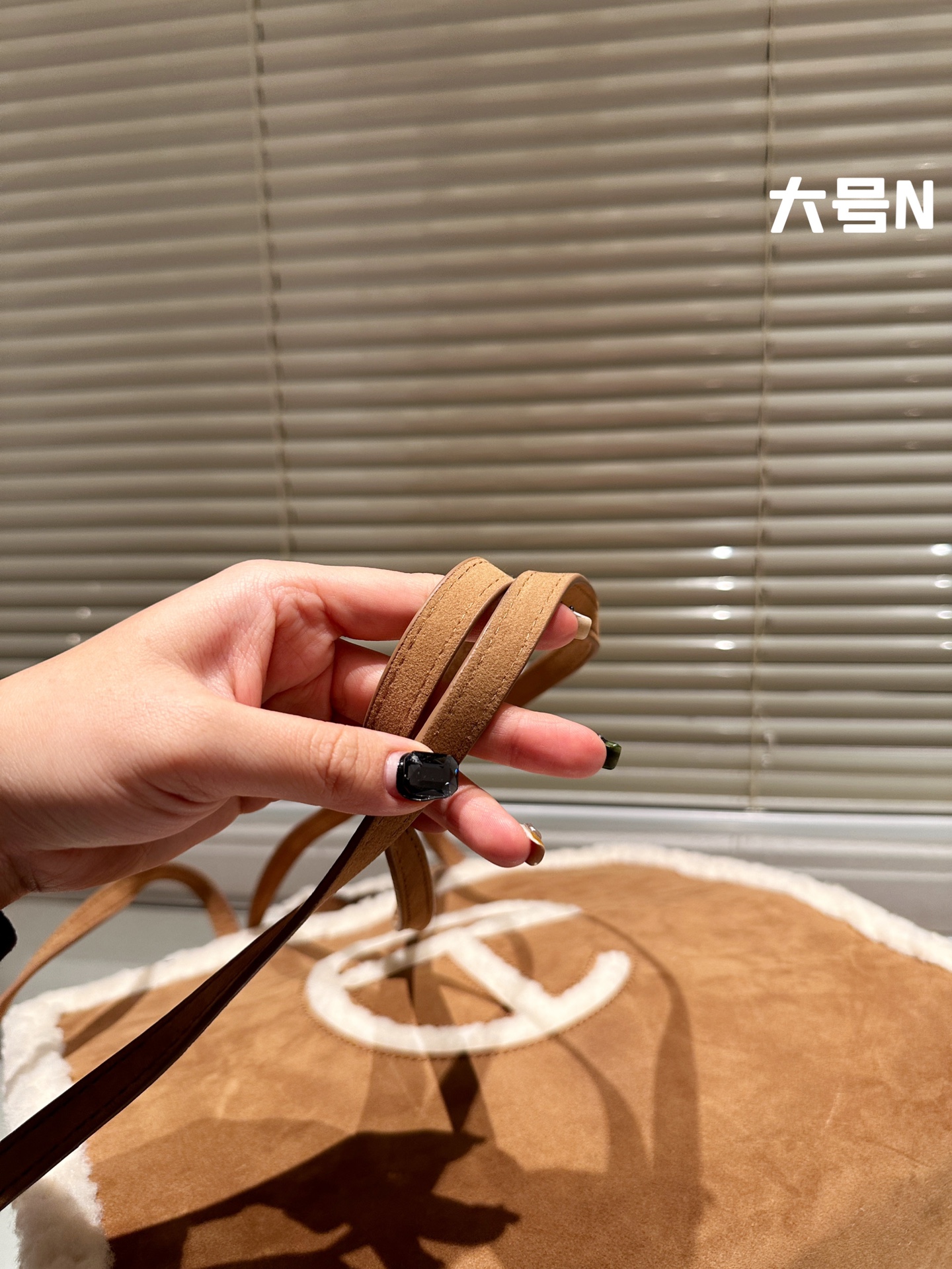 High-Quality 1:1 Real Leather Lamb Wool Bag, 39cm – New Release This Year - 图片 8