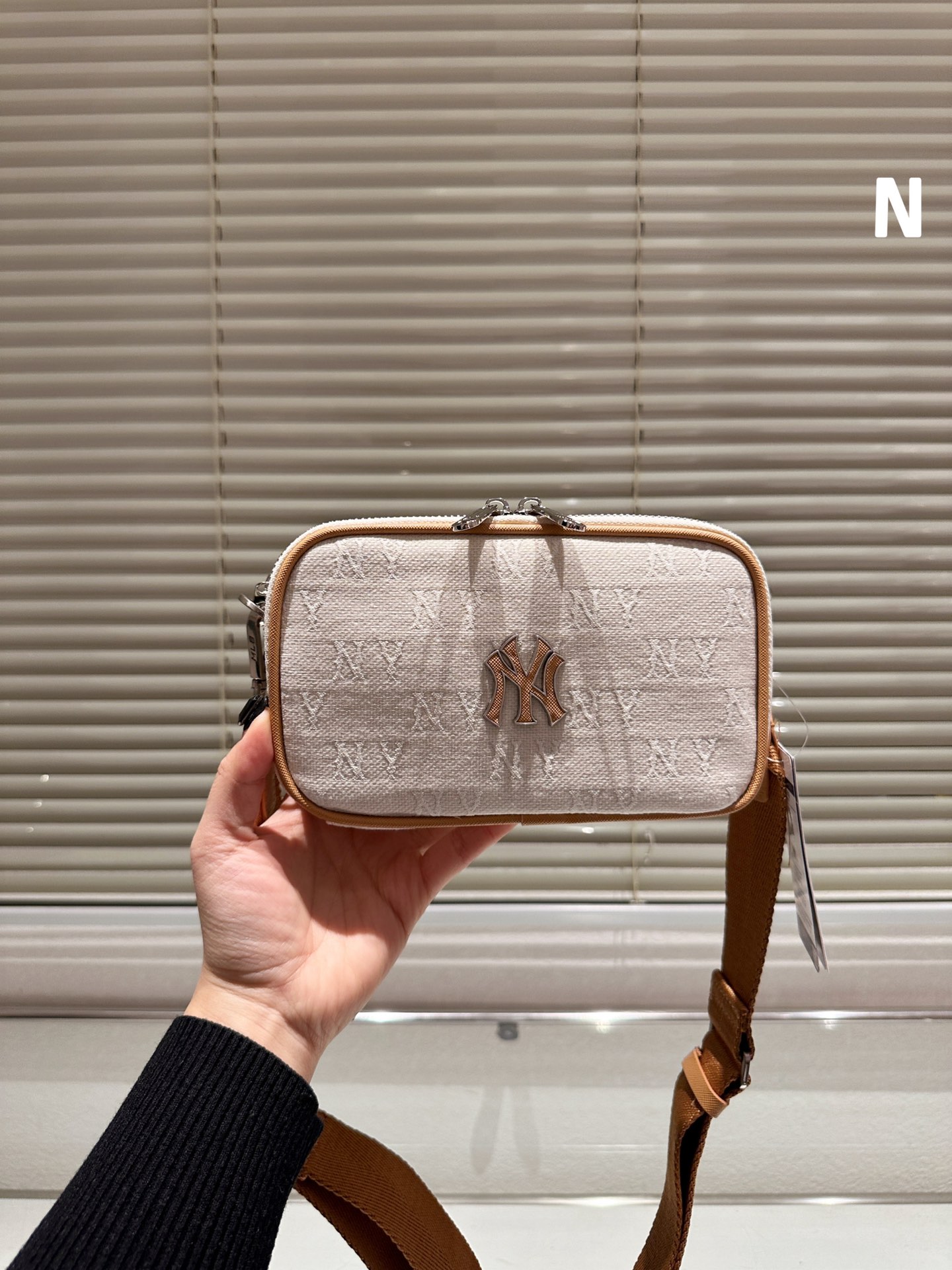 MLB NY canvas camera, one-shoulder-backed couples’ leisure camera bag, Yankees, old flower bag, size 19 cm - 图片 2