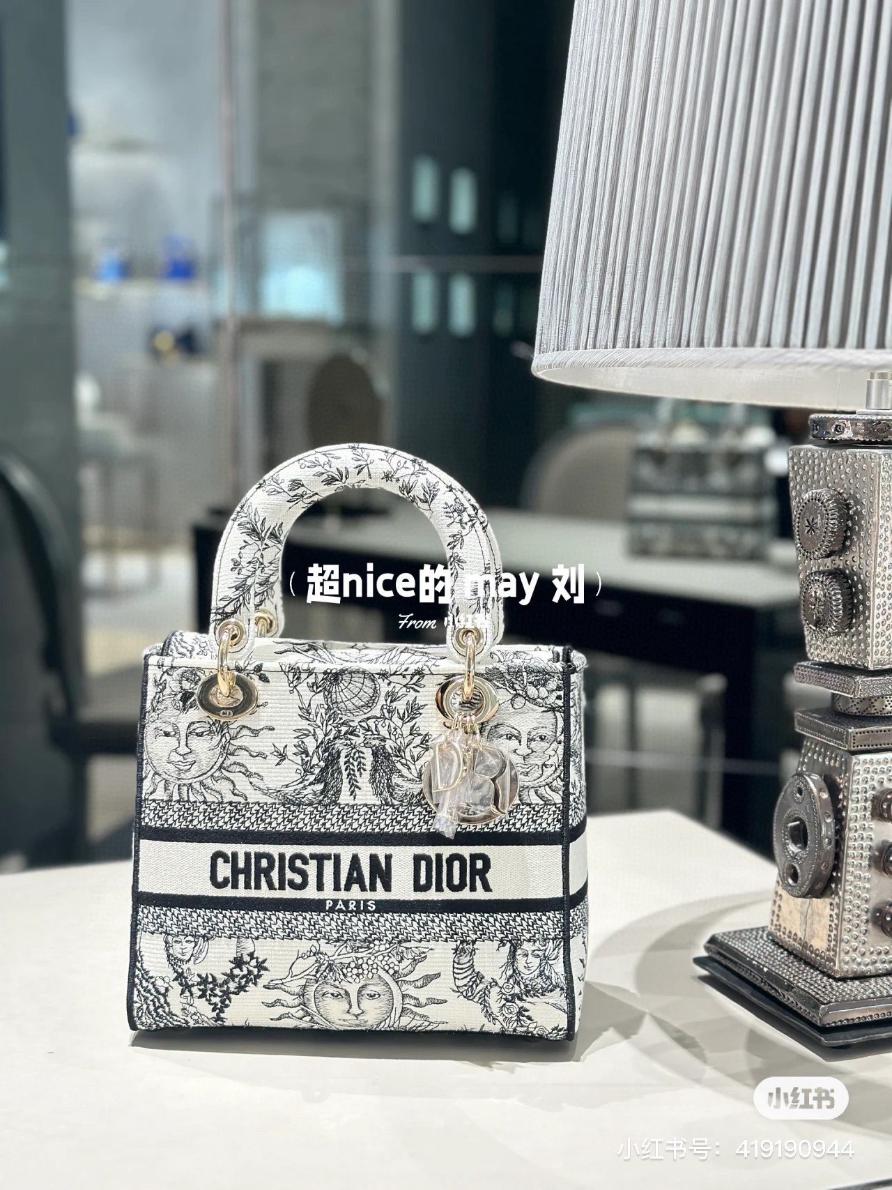 How to start selling replica
 Dior Tote Bags Embroidery Lady