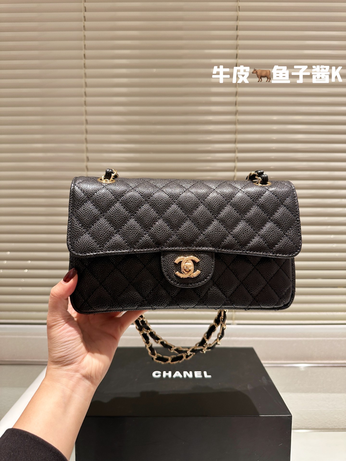 Chanel Classic Flap Bag Crossbody & Shoulder Bags Cowhide Vintage