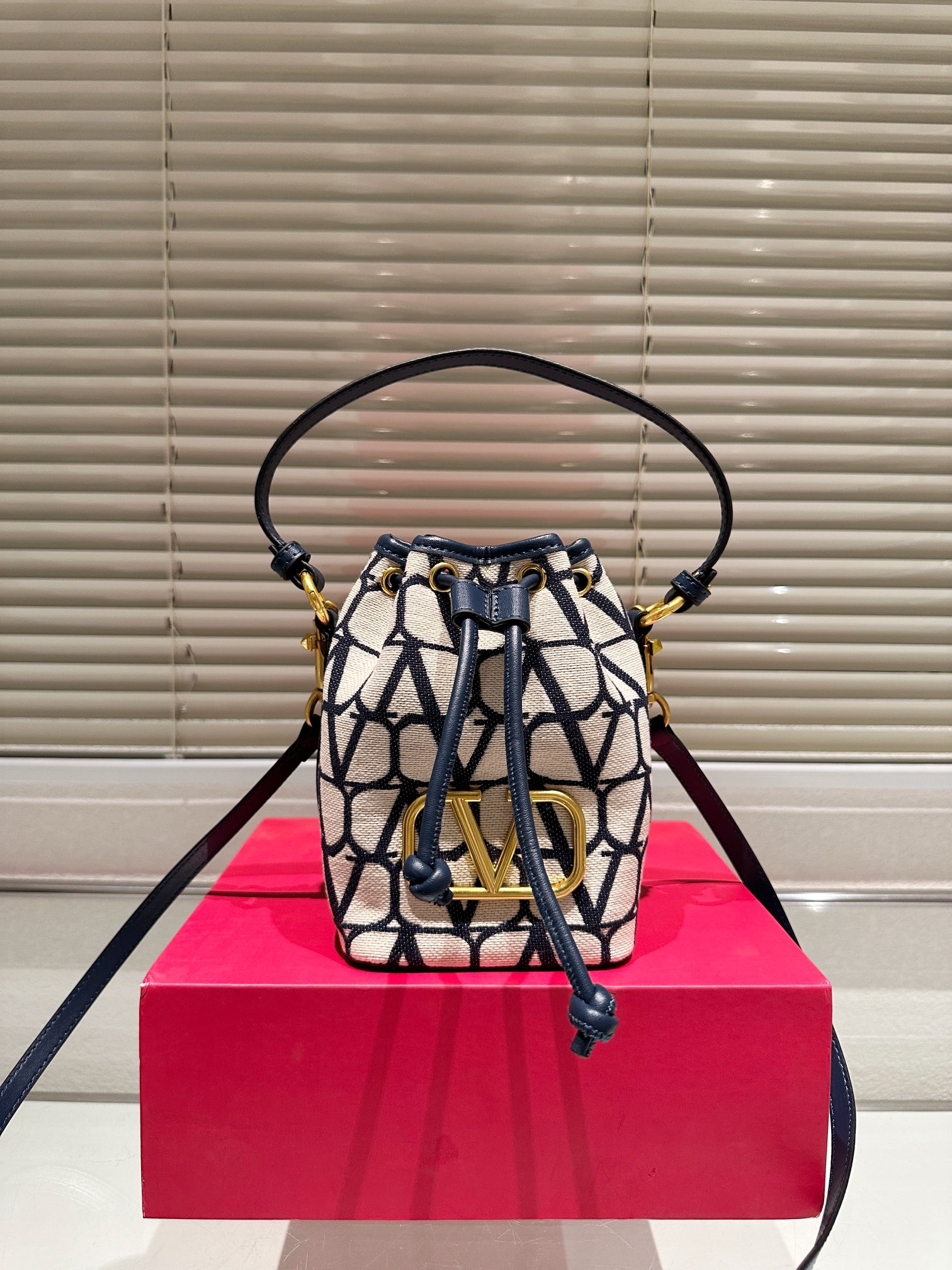 Valentino mirror quality
 Bucket Bags 2023 Luxury Replicas
 Fashion
