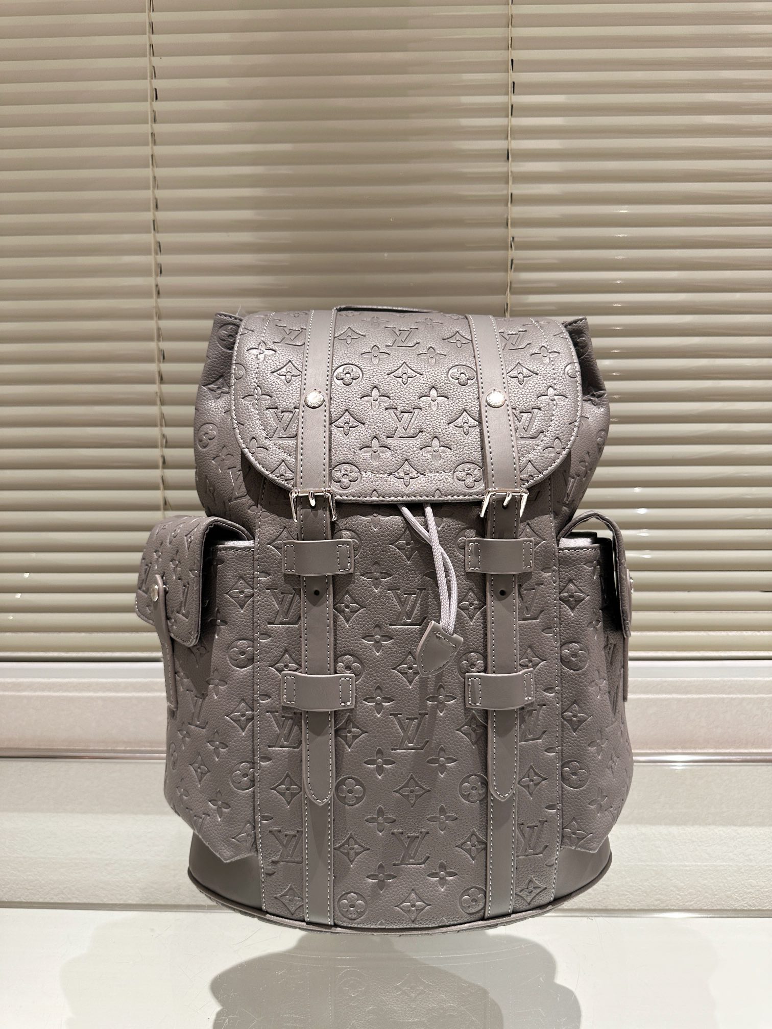 Est-il illégal d’acheter dupe
 Louis Vuitton Violonme
 sacs Sac À Dos Gris Polychlorure de vinyle Fashion