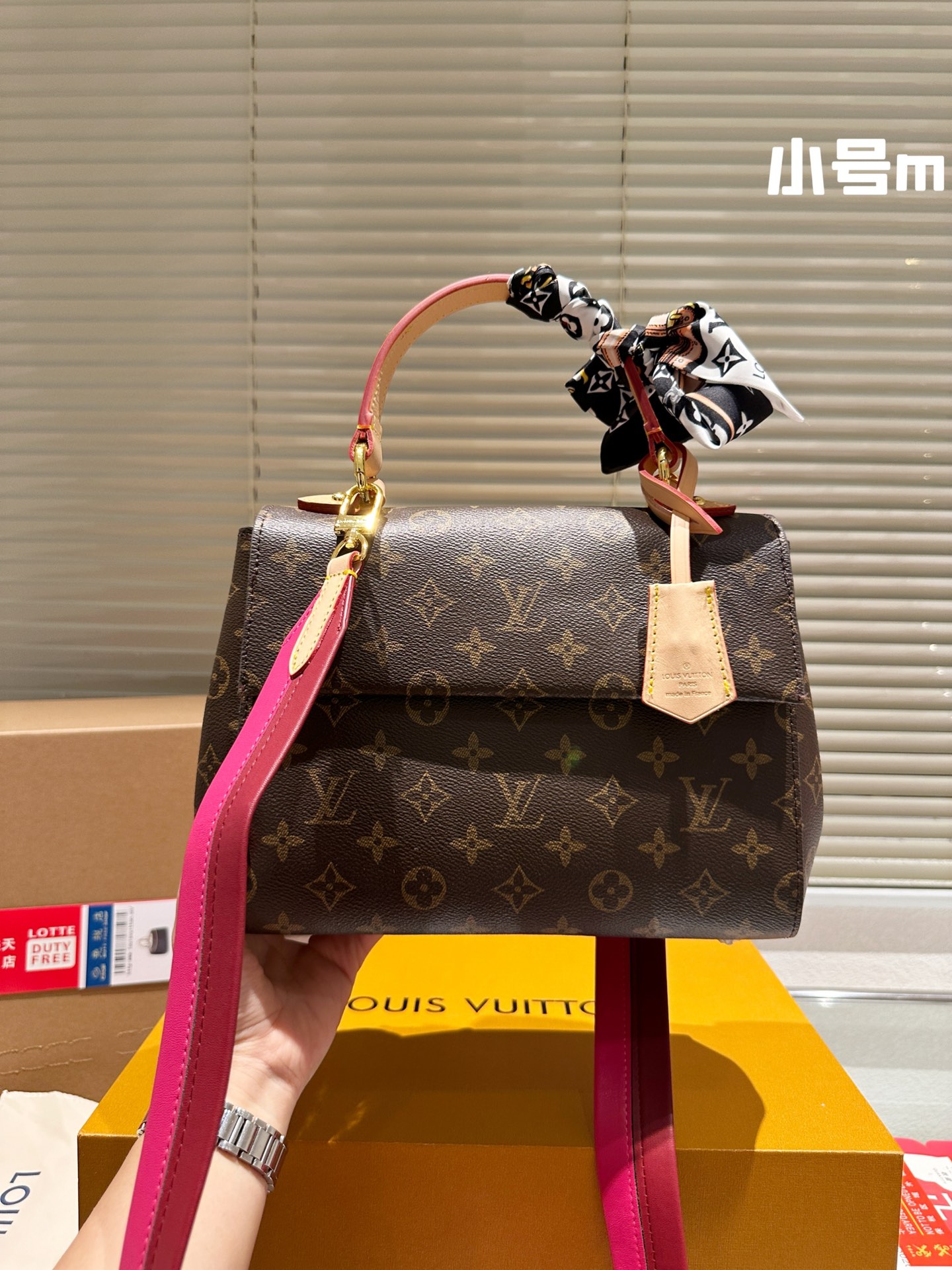 Louis Vuitton LV Cluny Bucket Bags Top Designer replica